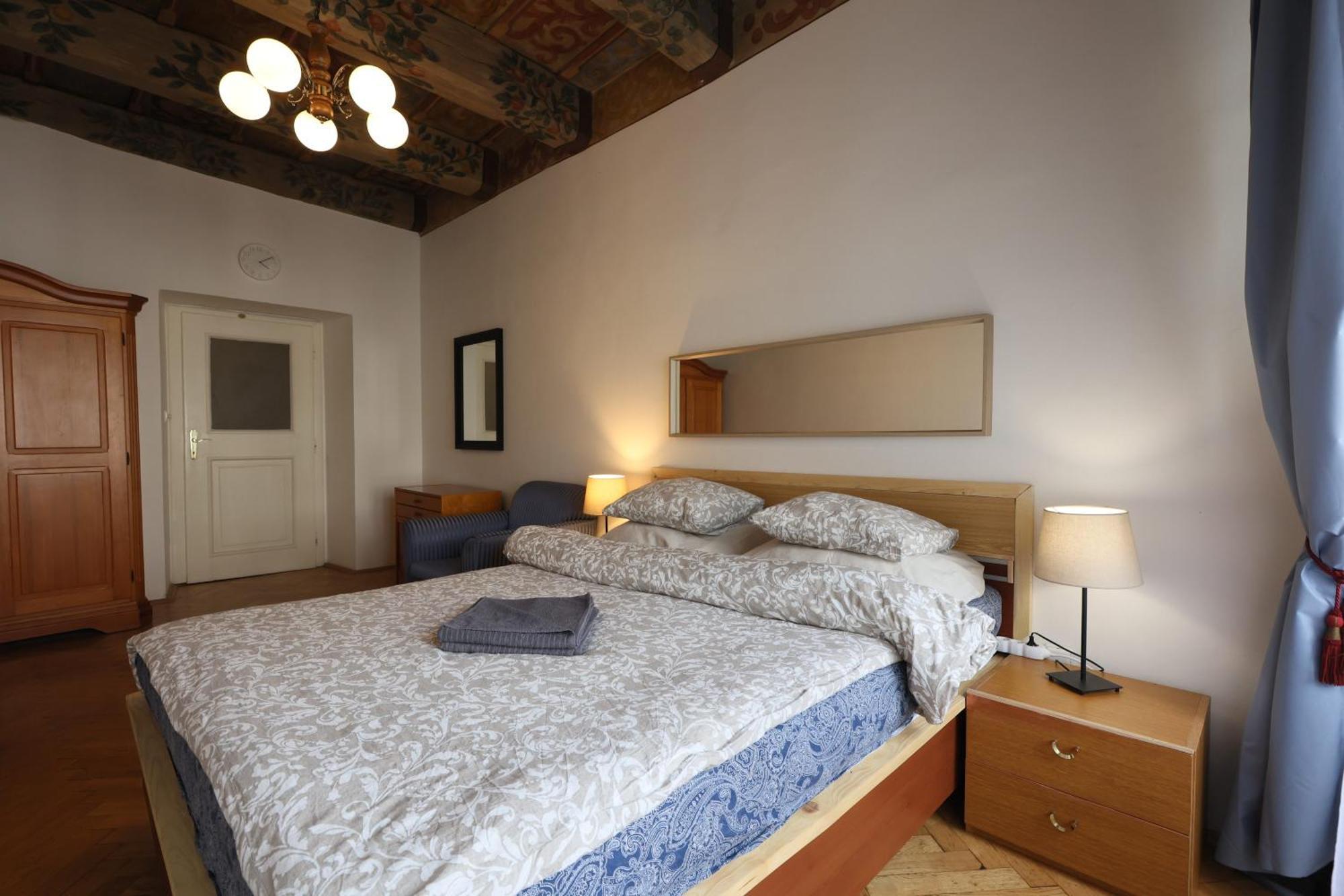 At The Blue Lion & Parking Assistance Homestay