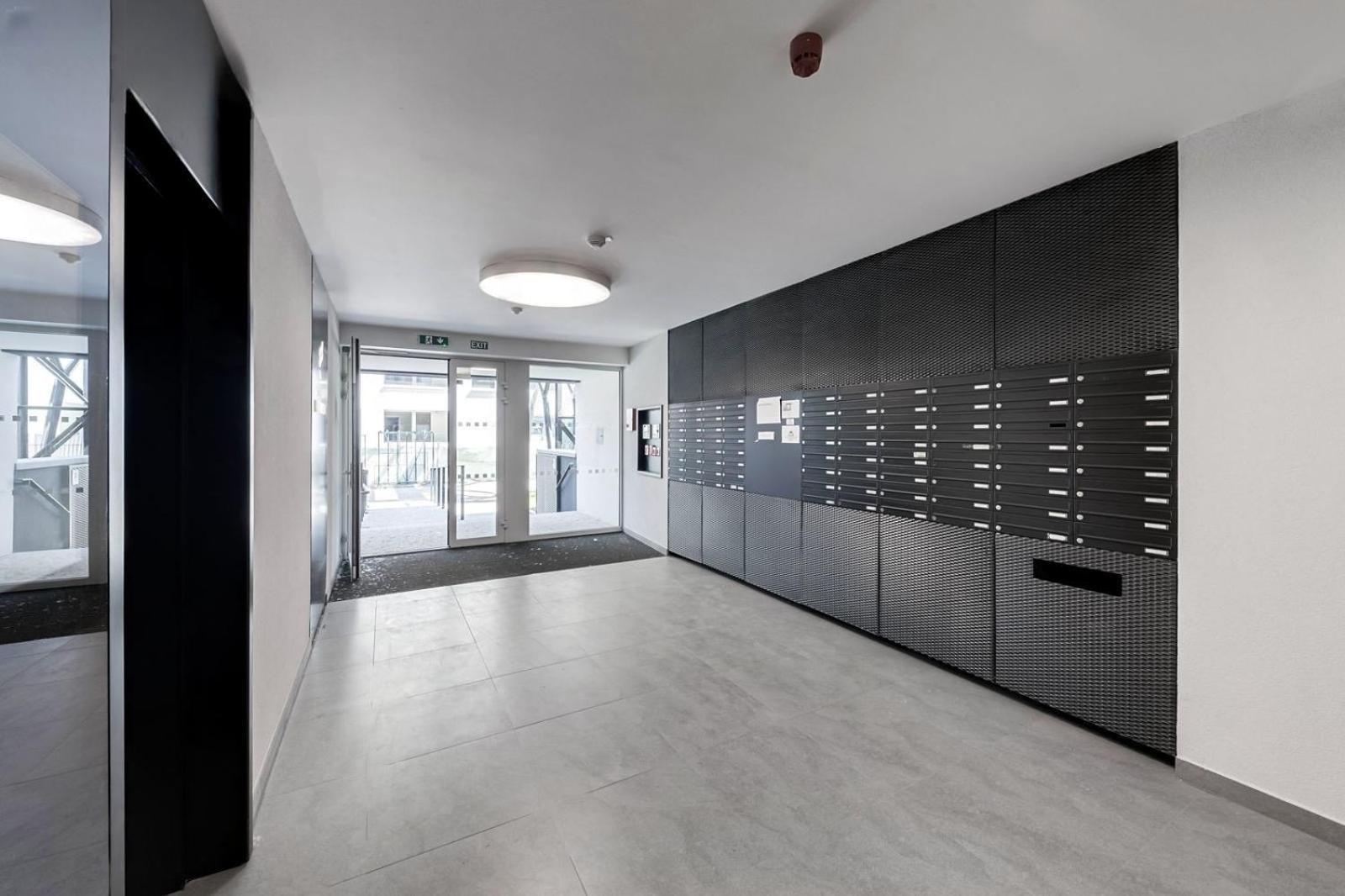 Apartment Holesovice Delight: Modern Comfort With A Twist In 7 *
