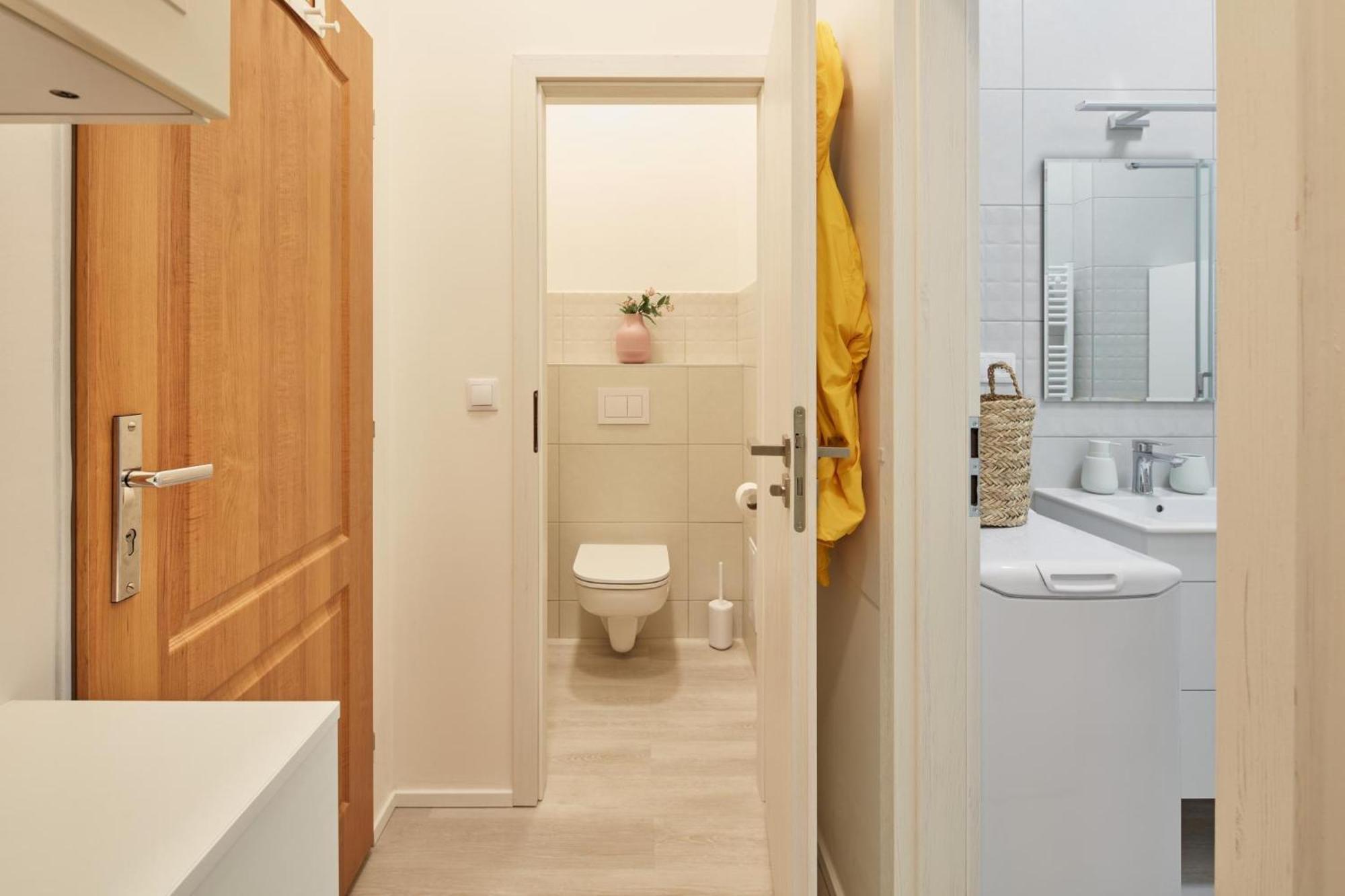 Apartment Days - Stylish - Trendy Neighborhood