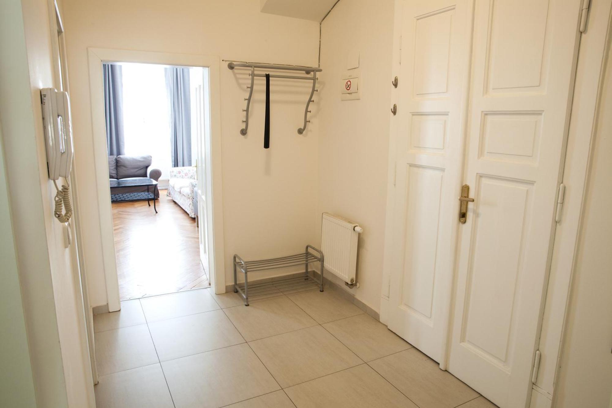Spacious 2 Bedroom With Terrace Apartment *
