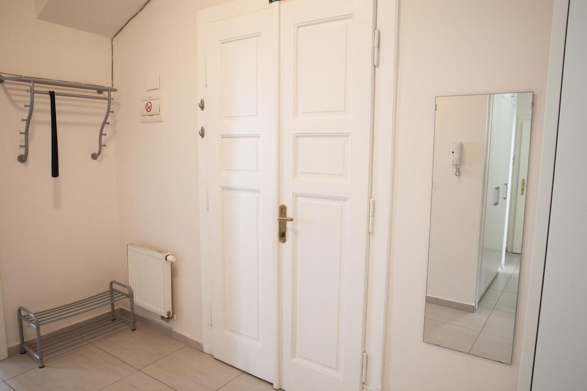 Spacious 2 Bedroom With Terrace Apartment *
