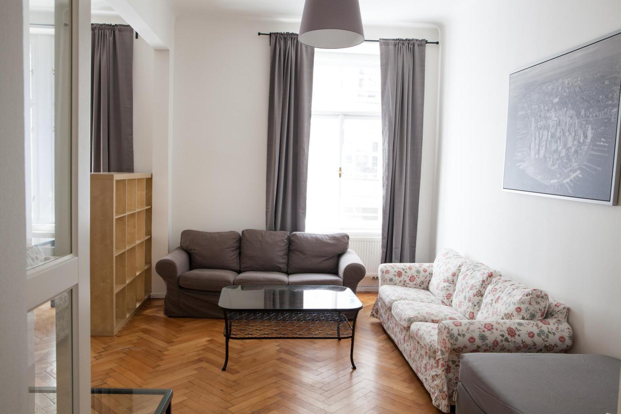 Apartment Spacious 2 Bedroom With Terrace Prag