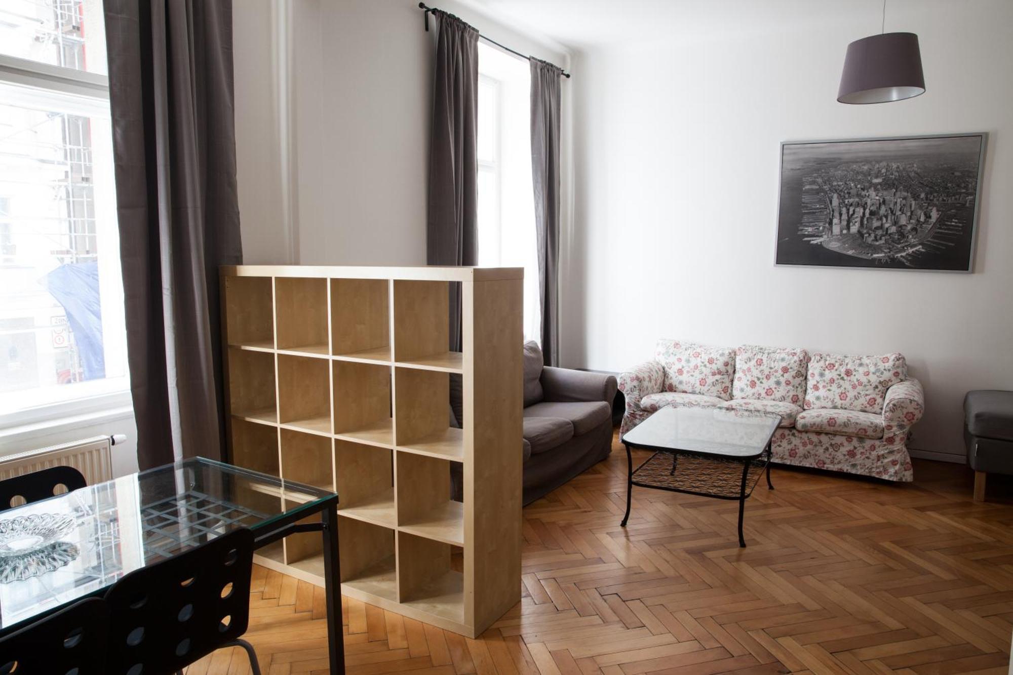 Apartment Spacious 2 Bedroom With Terrace Prag