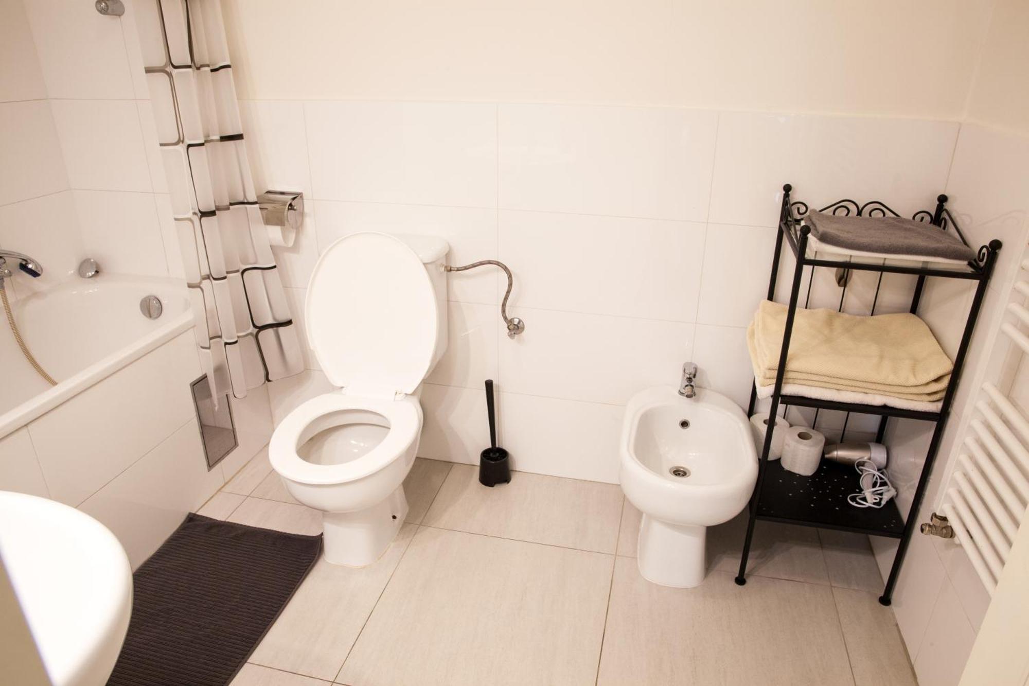 Spacious 2 Bedroom With Terrace Apartment Prag
