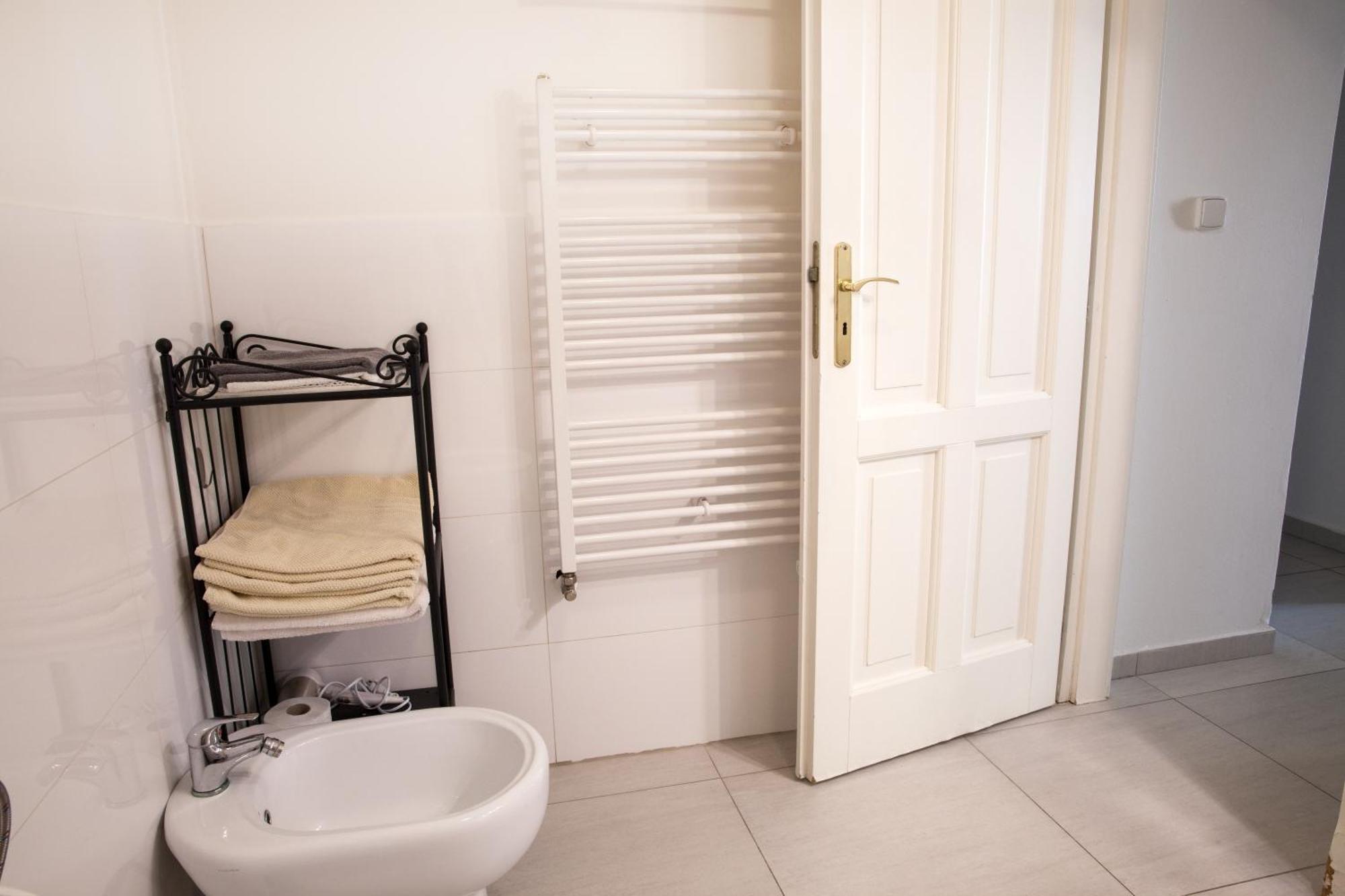 Spacious 2 Bedroom With Terrace *