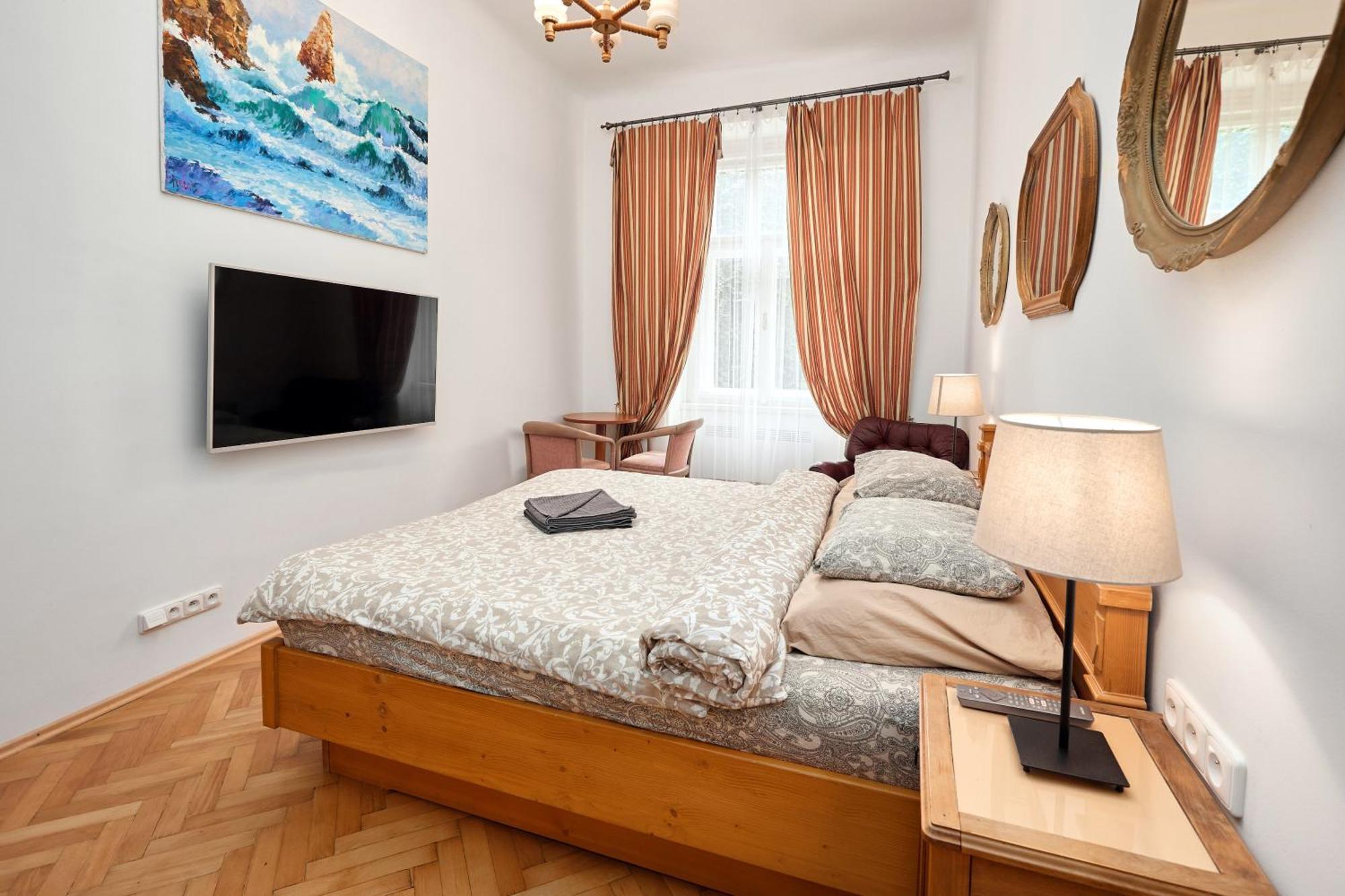 & Parking Assistance Prag