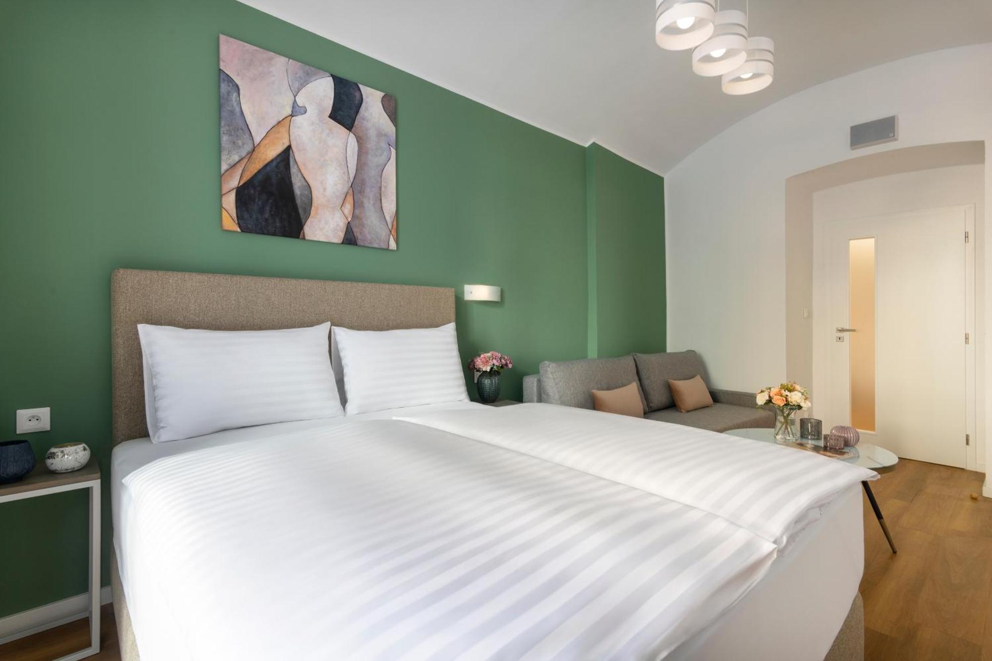 Aparthotel Hidden Art Boutique By Dwellfort 4*