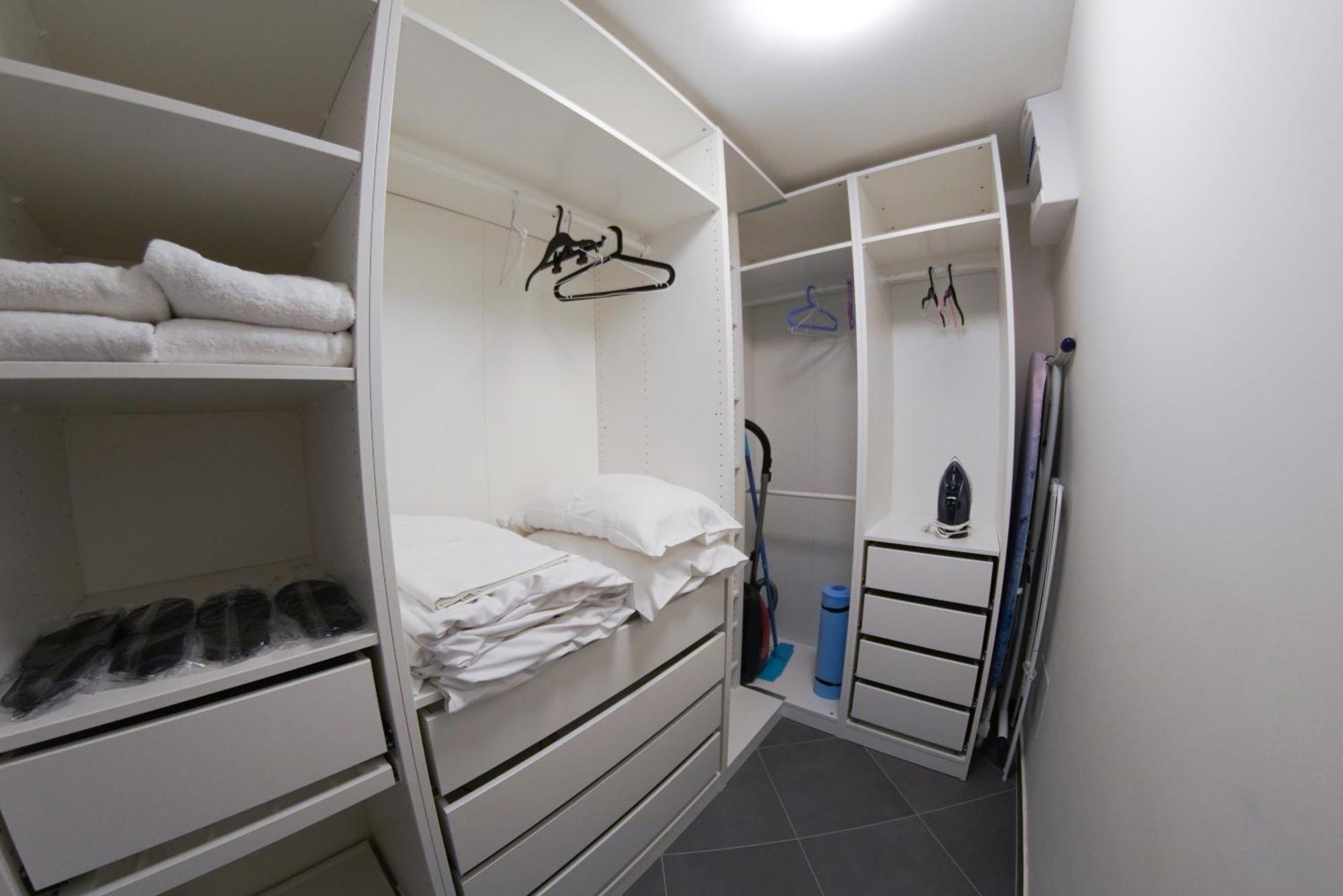 Apartment Holesovice Delight: Modern Comfort With A Twist In 7 *