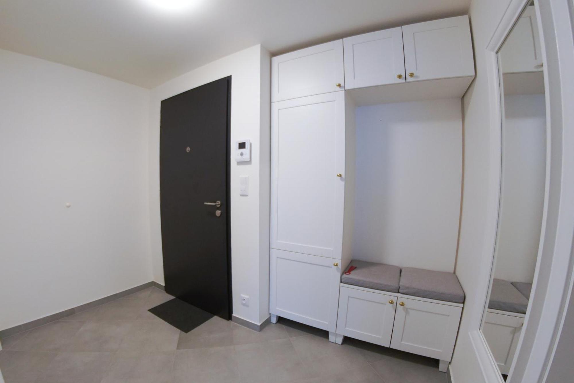 Holesovice Delight: Modern Comfort With A Twist In 7 Prag