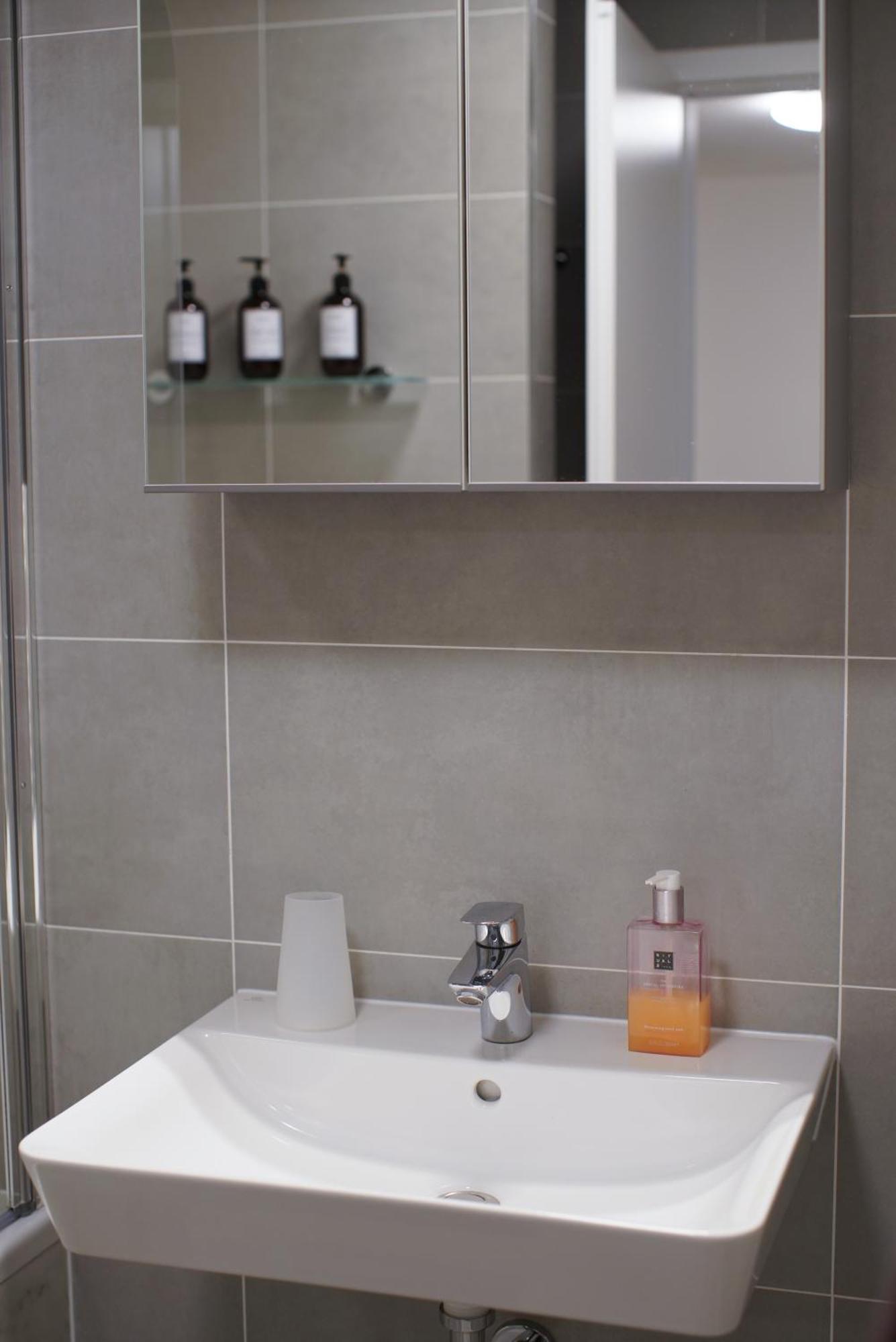 Holesovice Delight: Modern Comfort With A Twist In 7 *