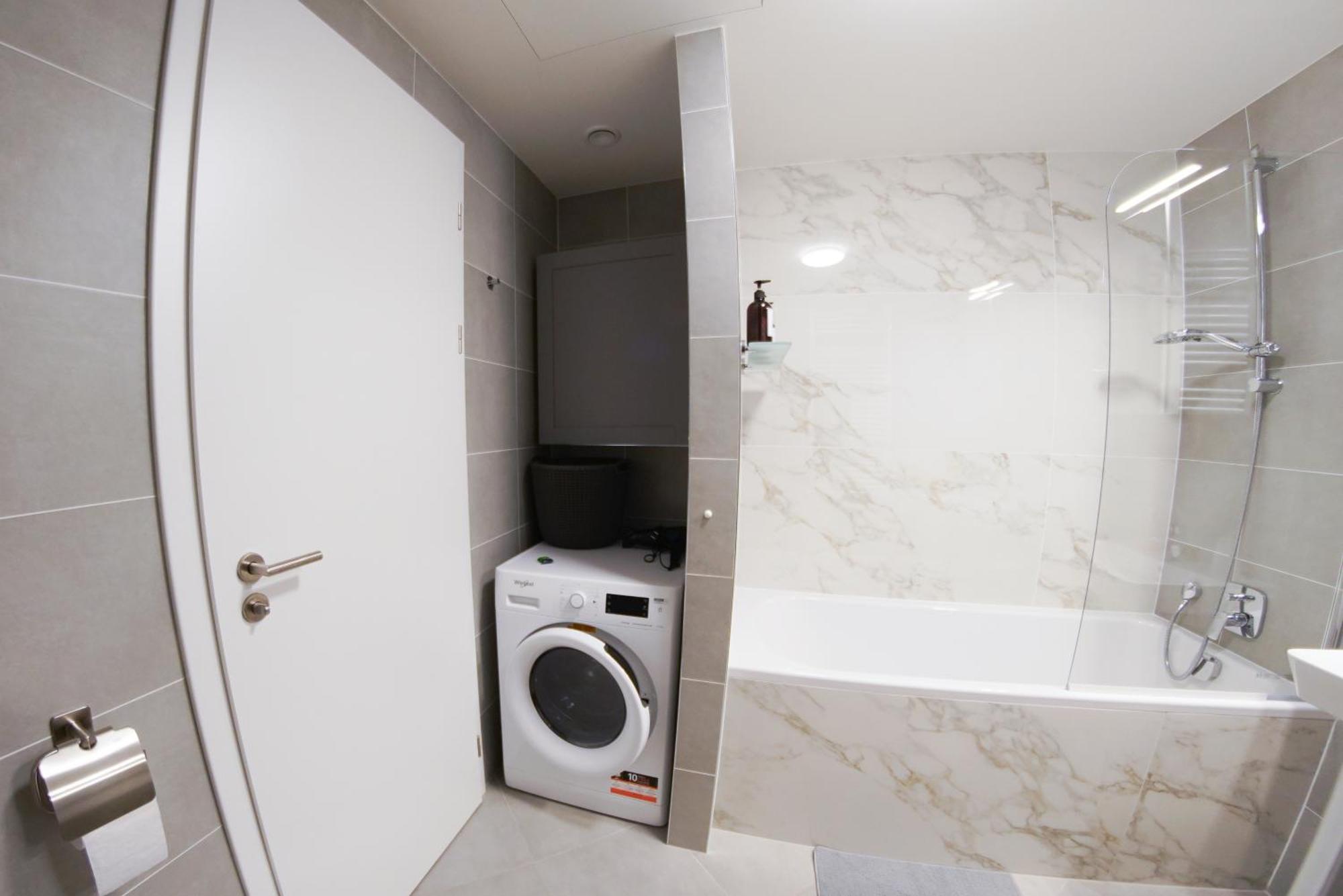 Holesovice Delight: Modern Comfort With A Twist In 7 Lägenhet *