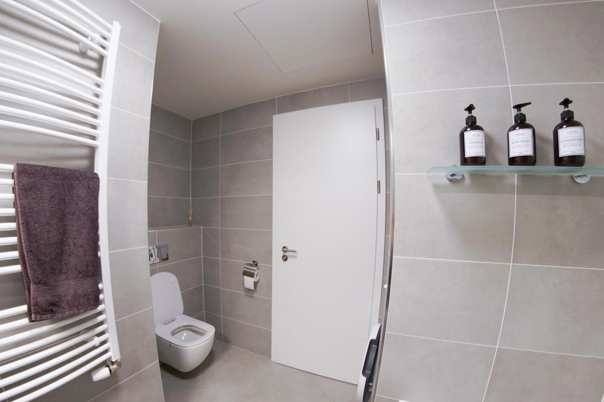 Holesovice Delight: Modern Comfort With A Twist In 7 Apartment Prag