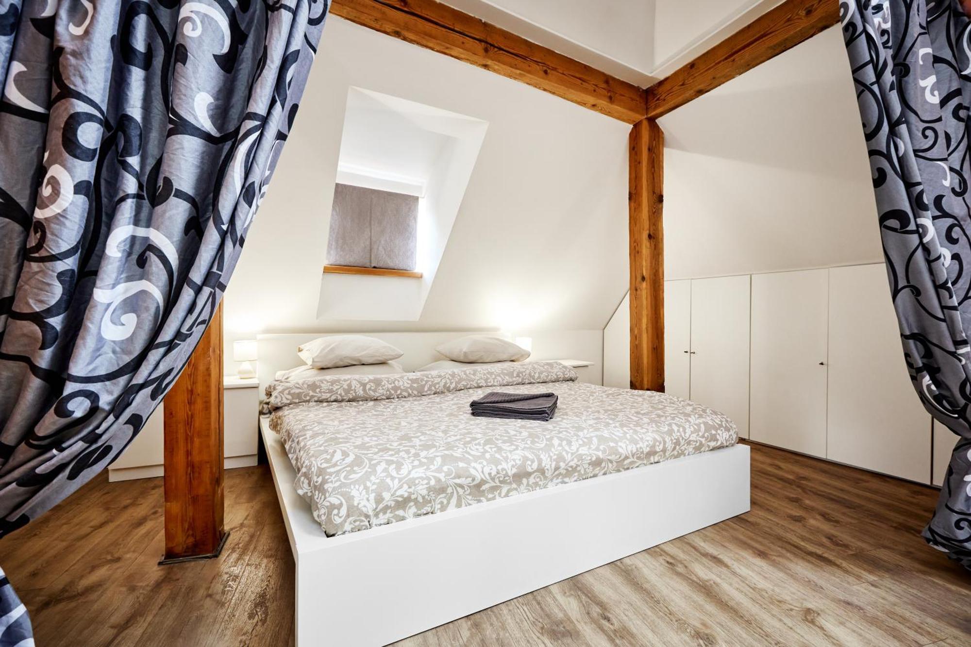 Homestay At The Blue Lion & Parking Assistance Prague