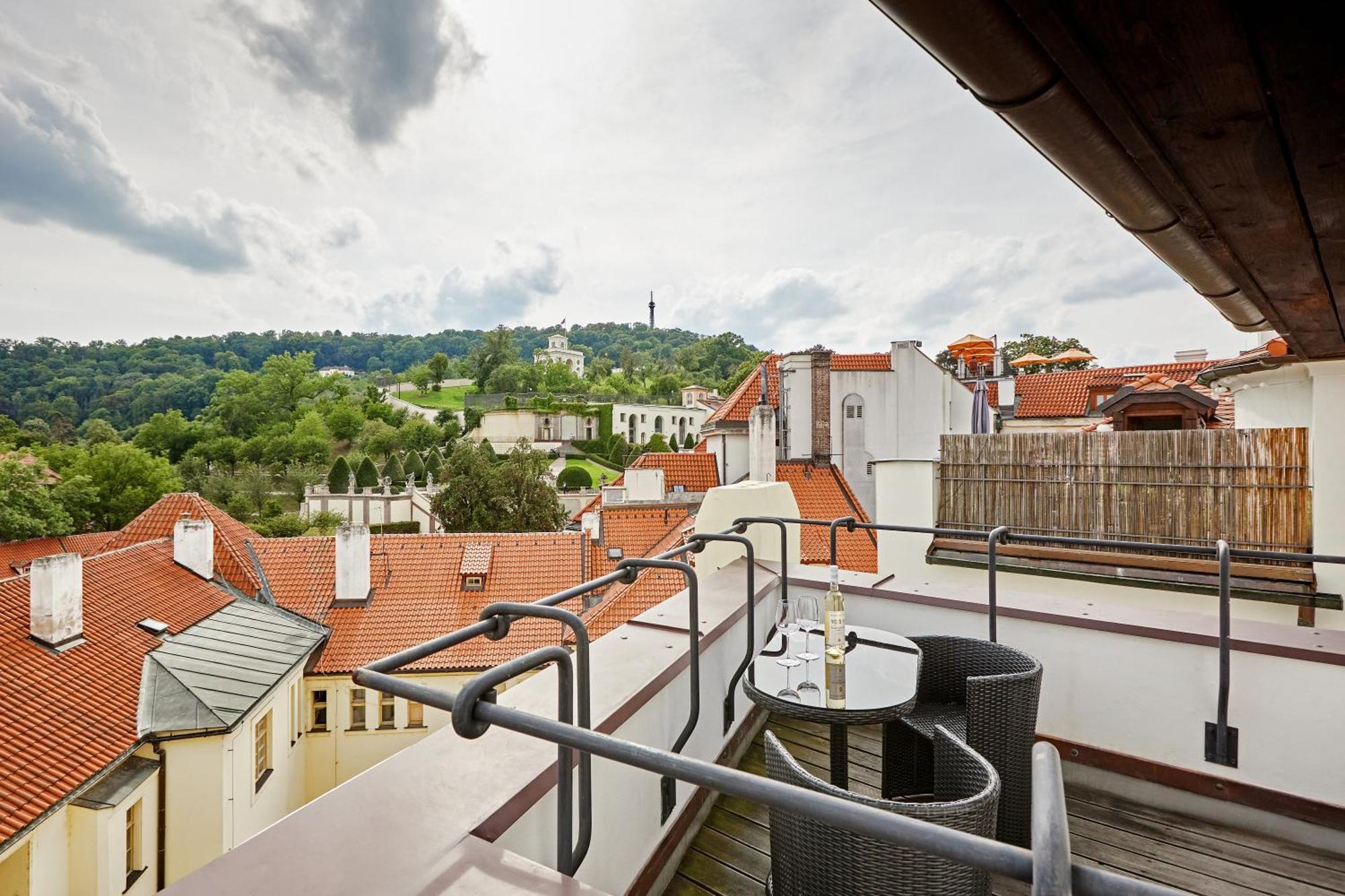 Homestay At The Blue Lion & Parking Assistance Prague