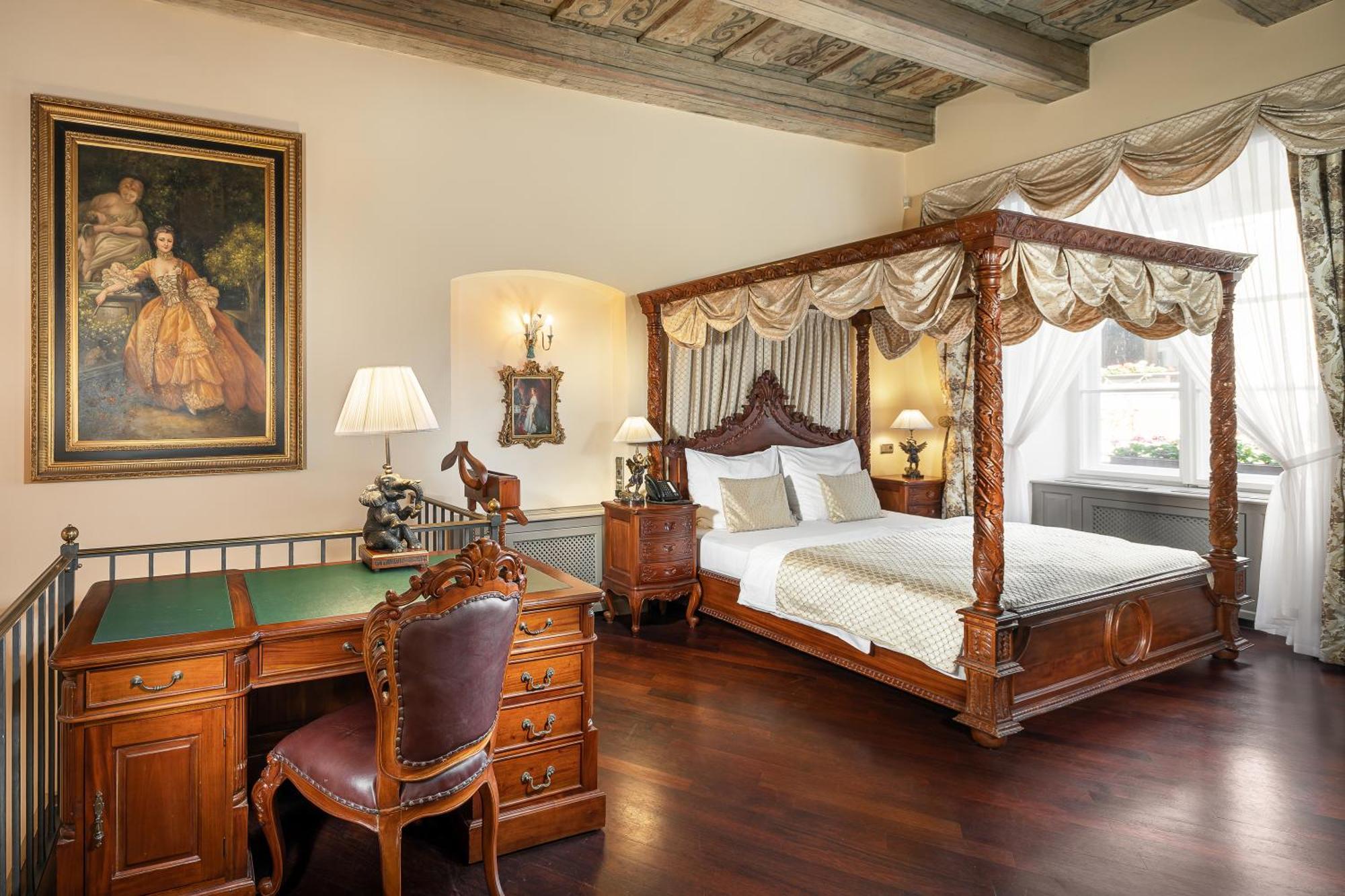 Hotel Iron Gate & By Bhg