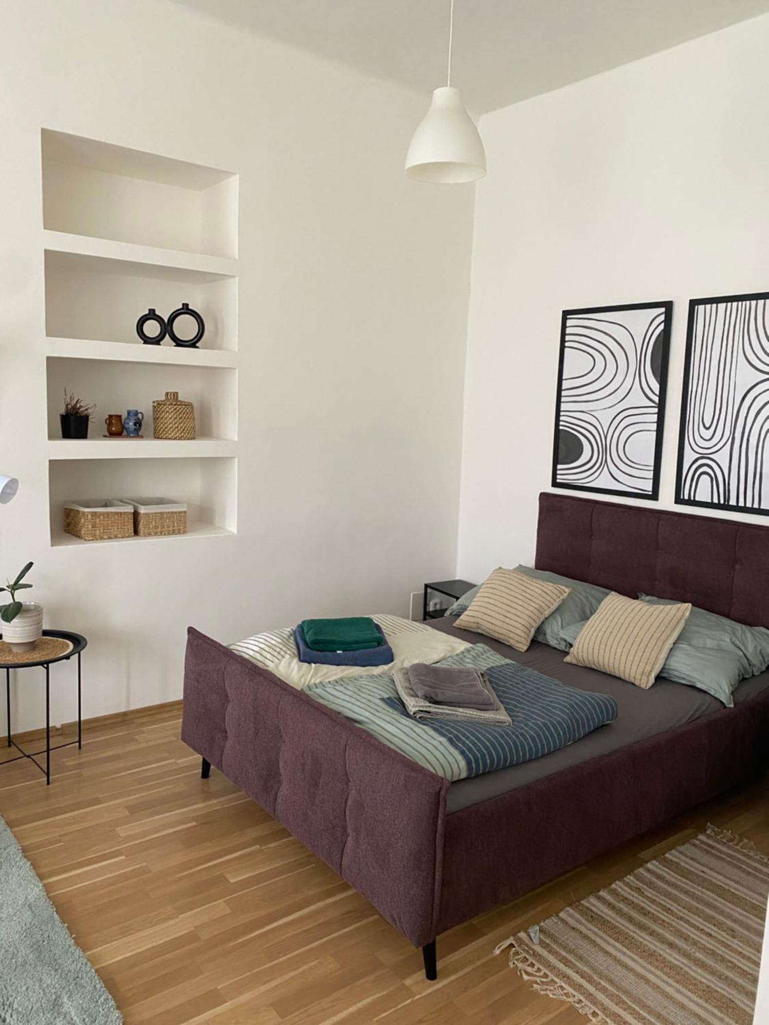 Roomy Close To Palmovka Prag