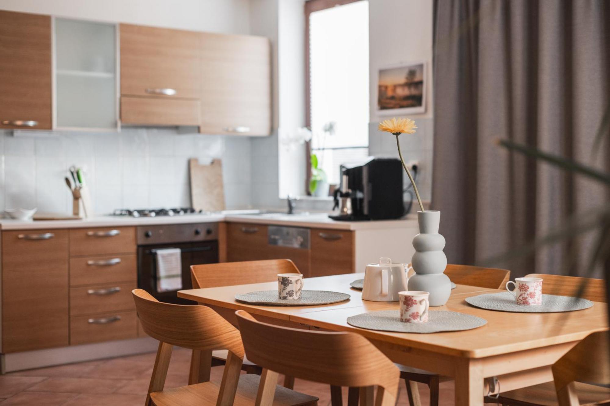 Apartment Spacious With Huge Balcony! Prag