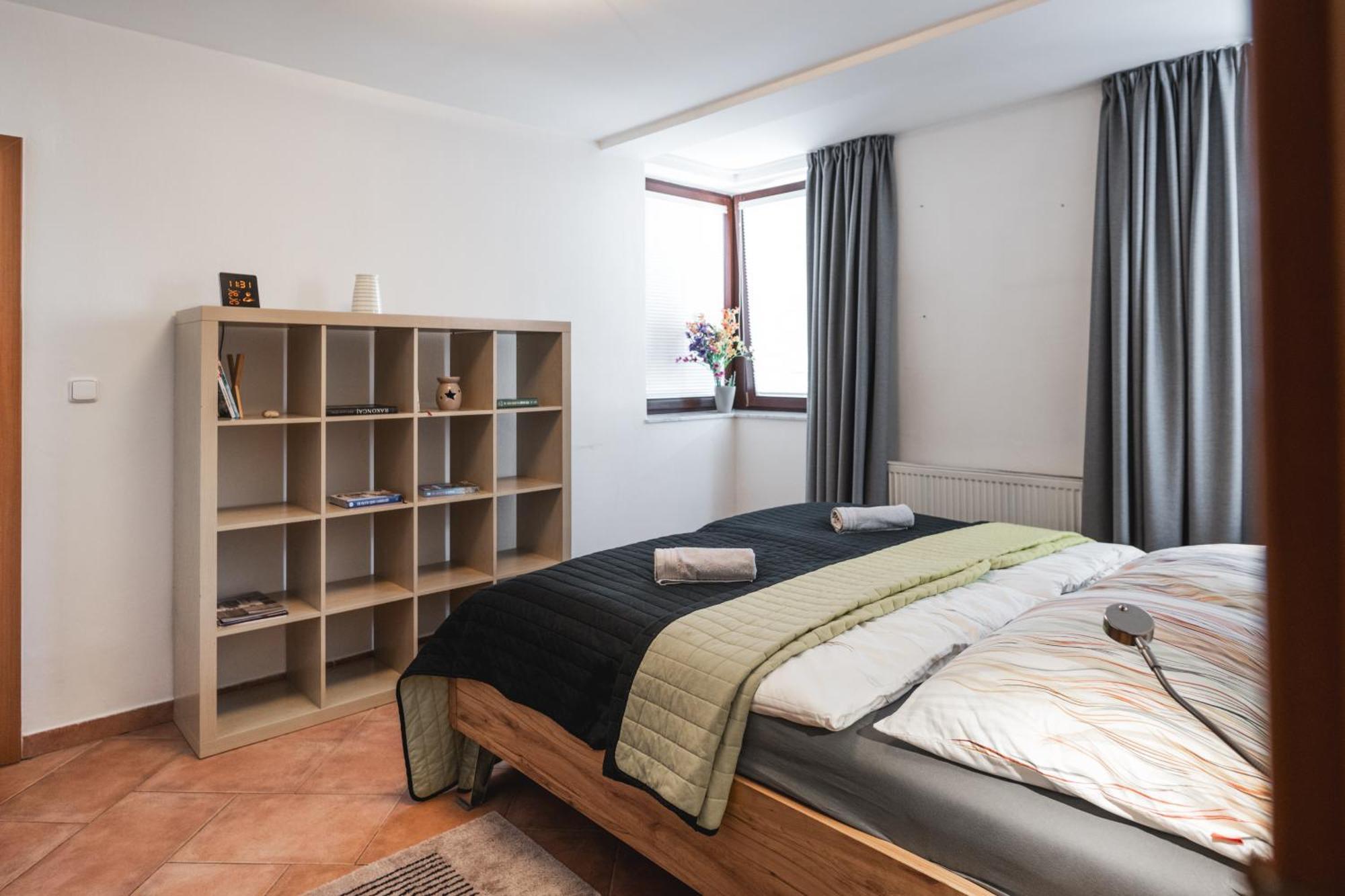 Spacious With Huge Balcony! Prag