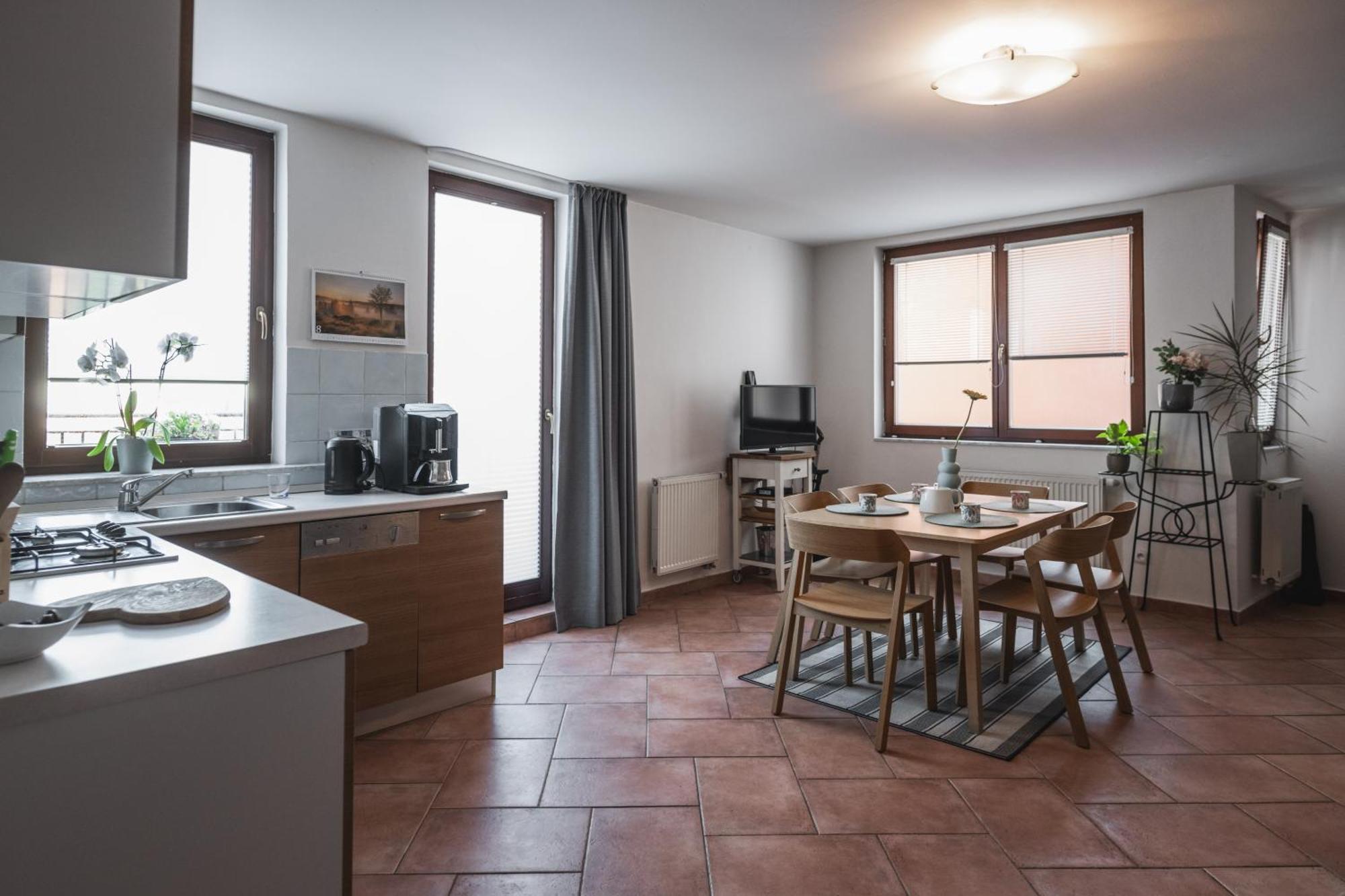 Spacious With Huge Balcony! Prag