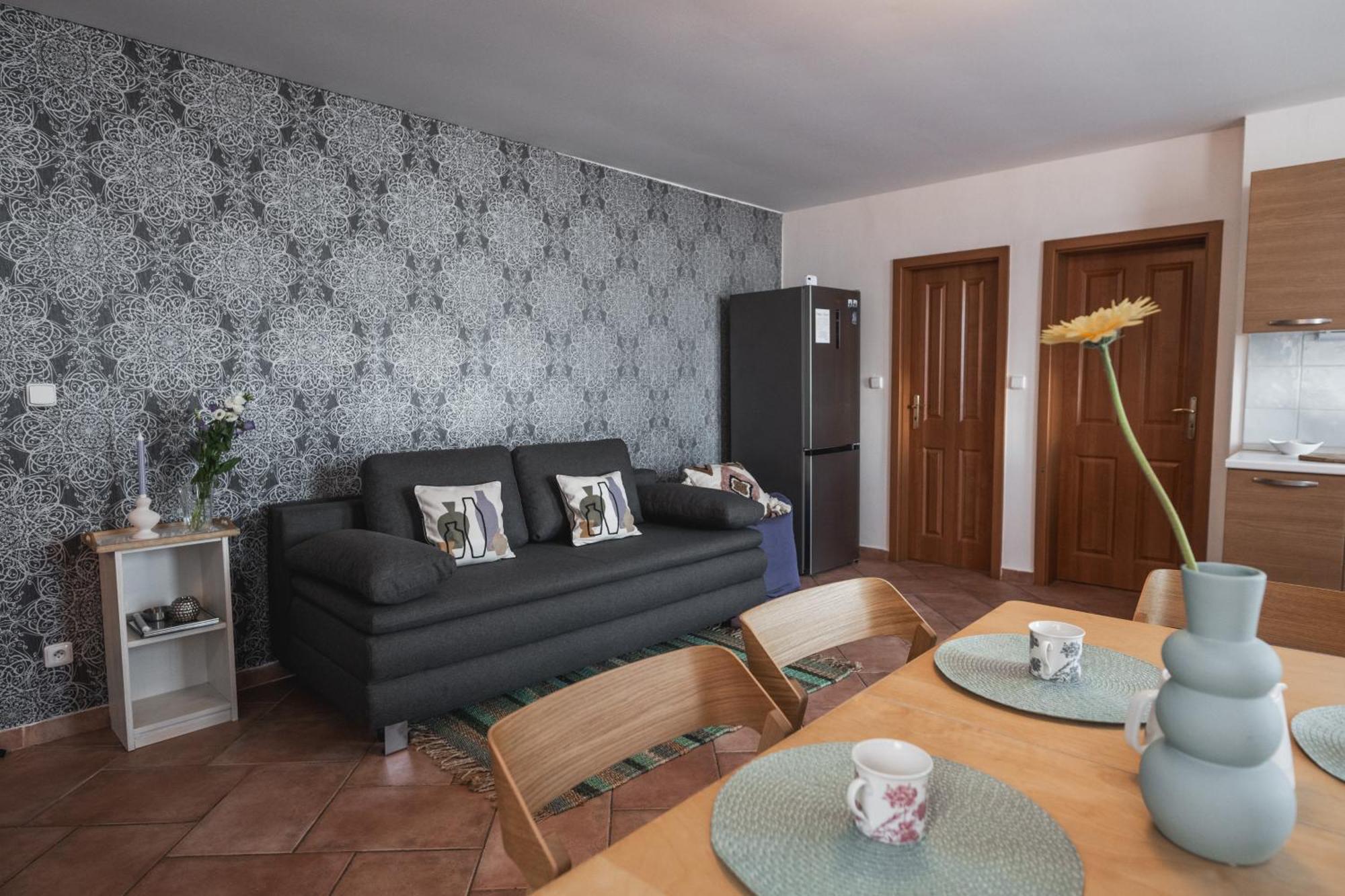Spacious With Huge Balcony! Apartment Prag