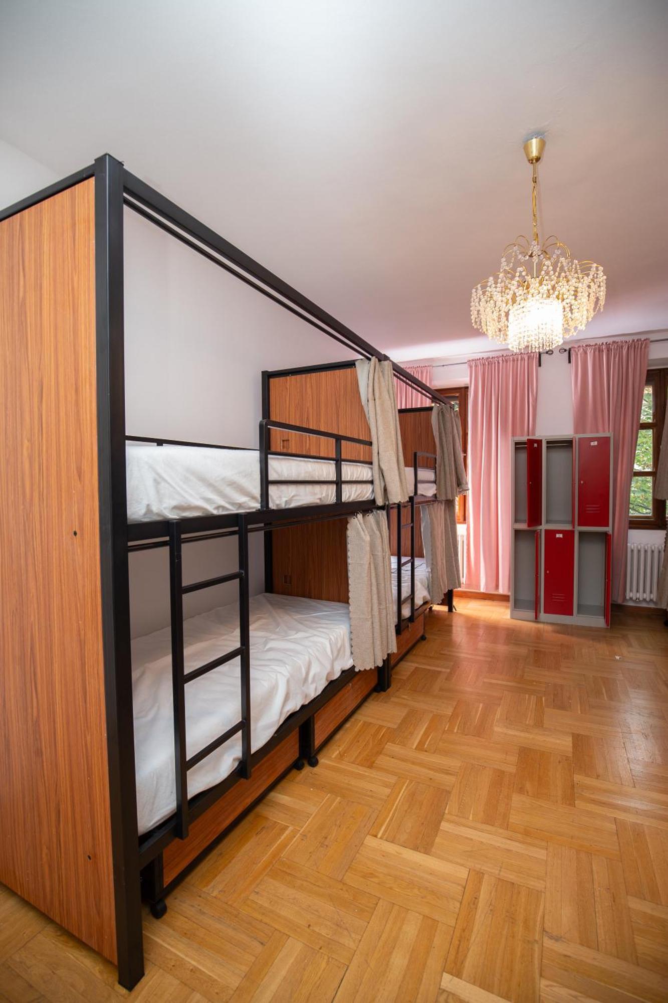 Women's Only - Female Only Prag
