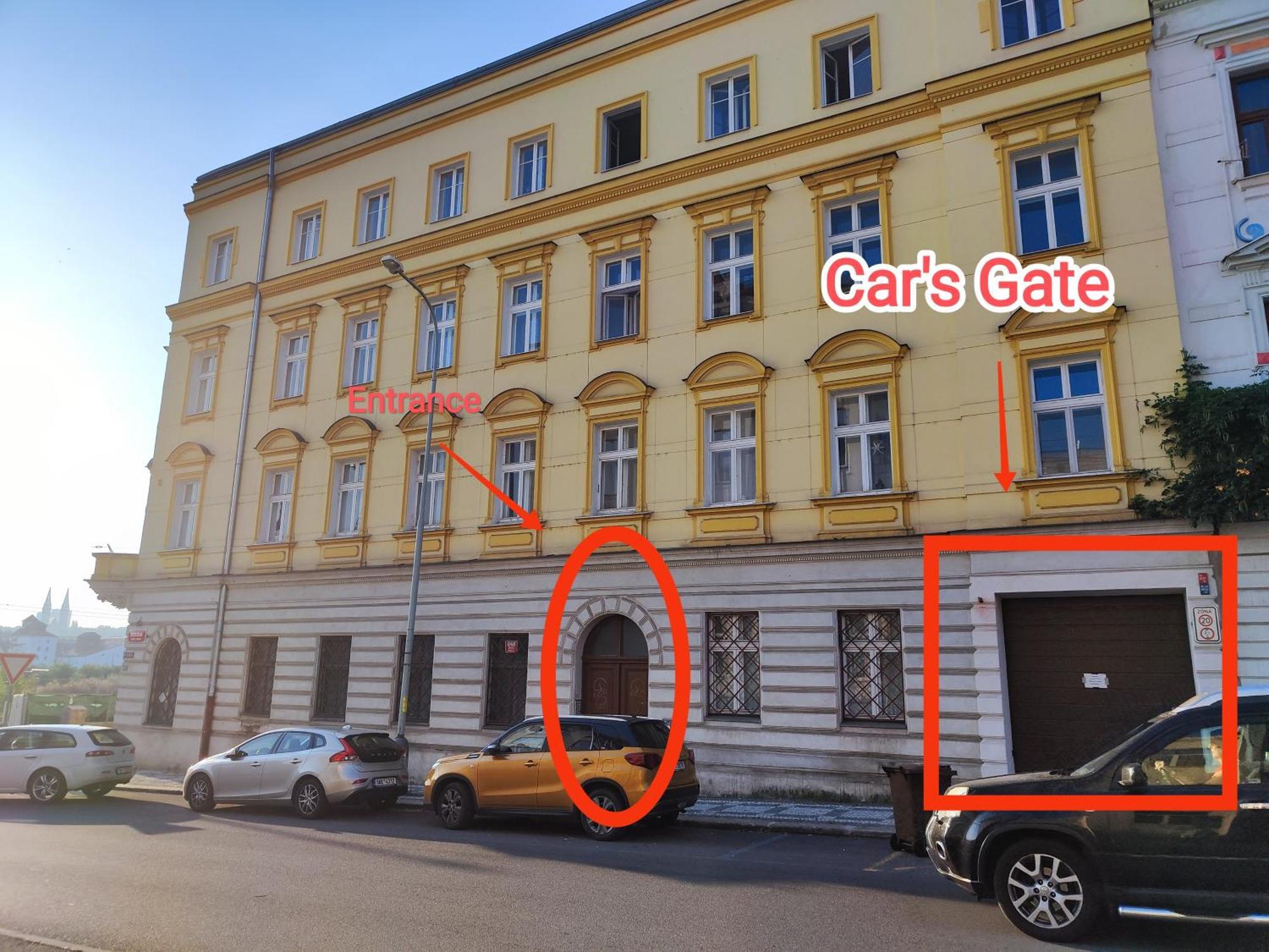 Spacious Flat & Parking Possibility, 3 Stops To Wenceslav Square