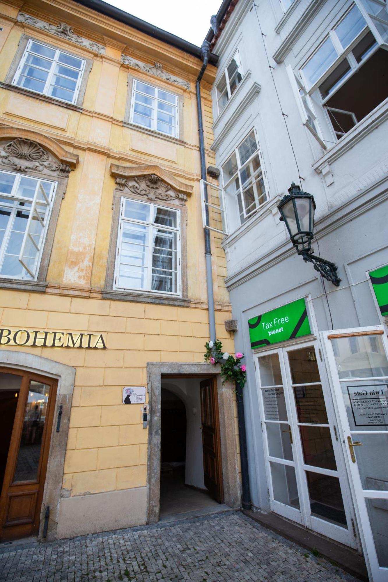 Women's Only - Female Only Hostel *