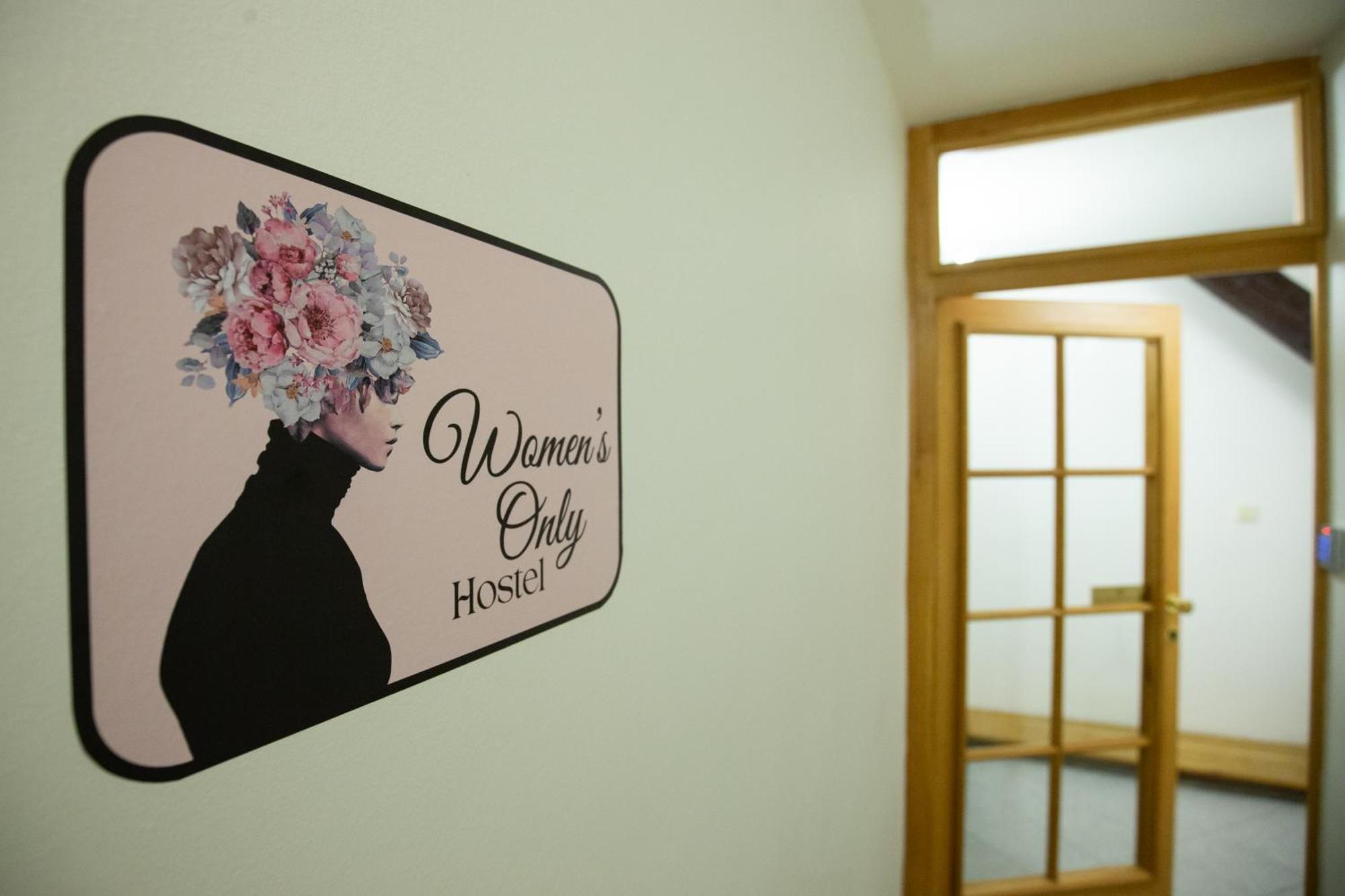 Women's Only - Female Only * Prag
