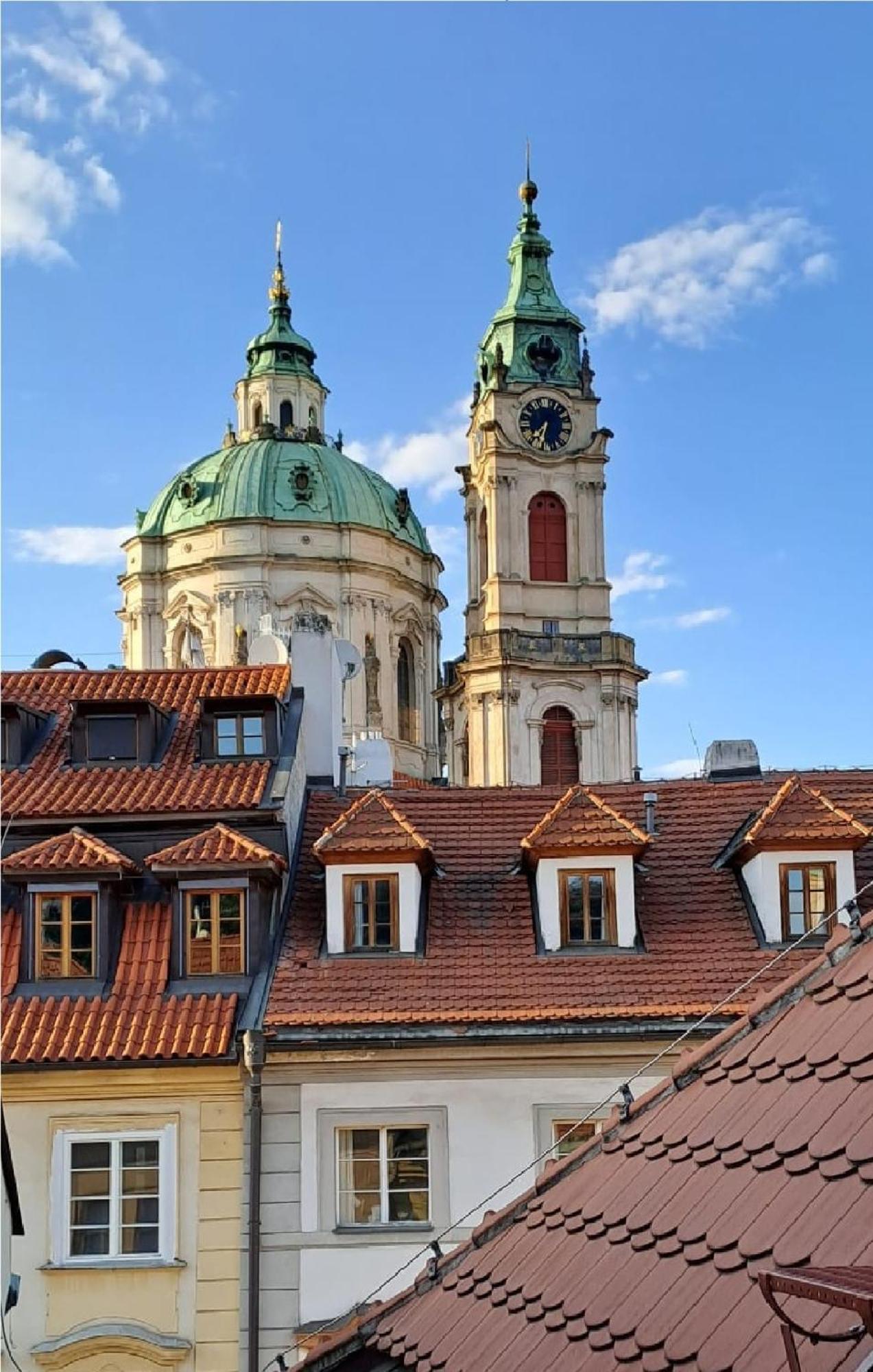 Homestay At The Blue Lion & Parking Assistance Prague