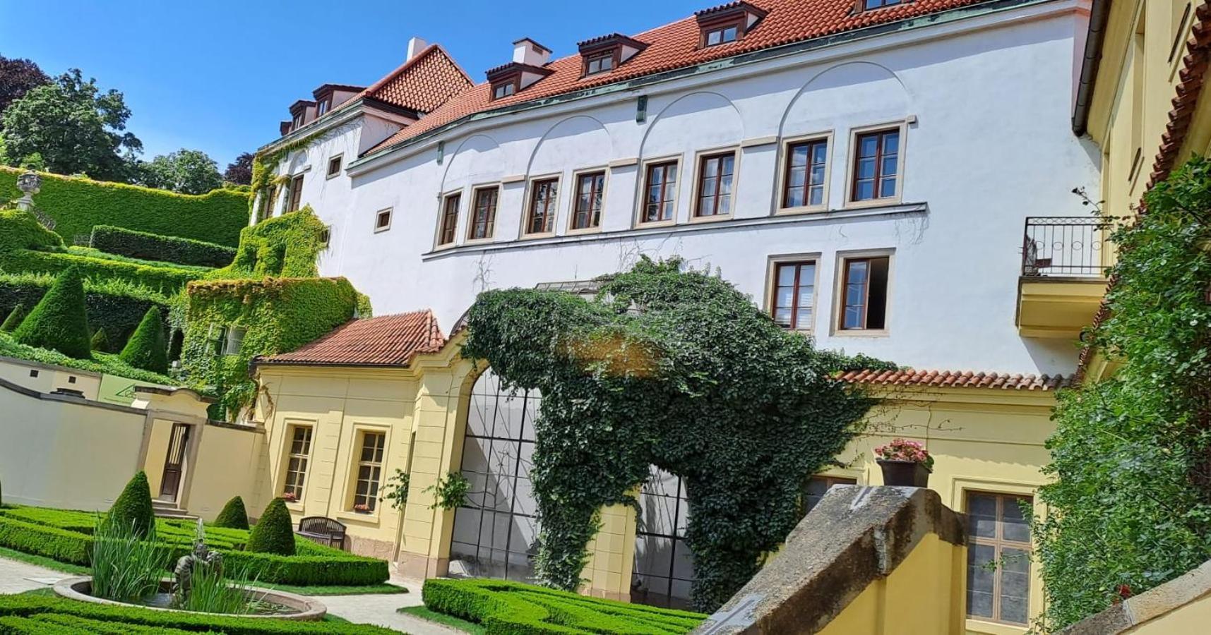 Homestay At The Blue Lion & Parking Assistance Prague