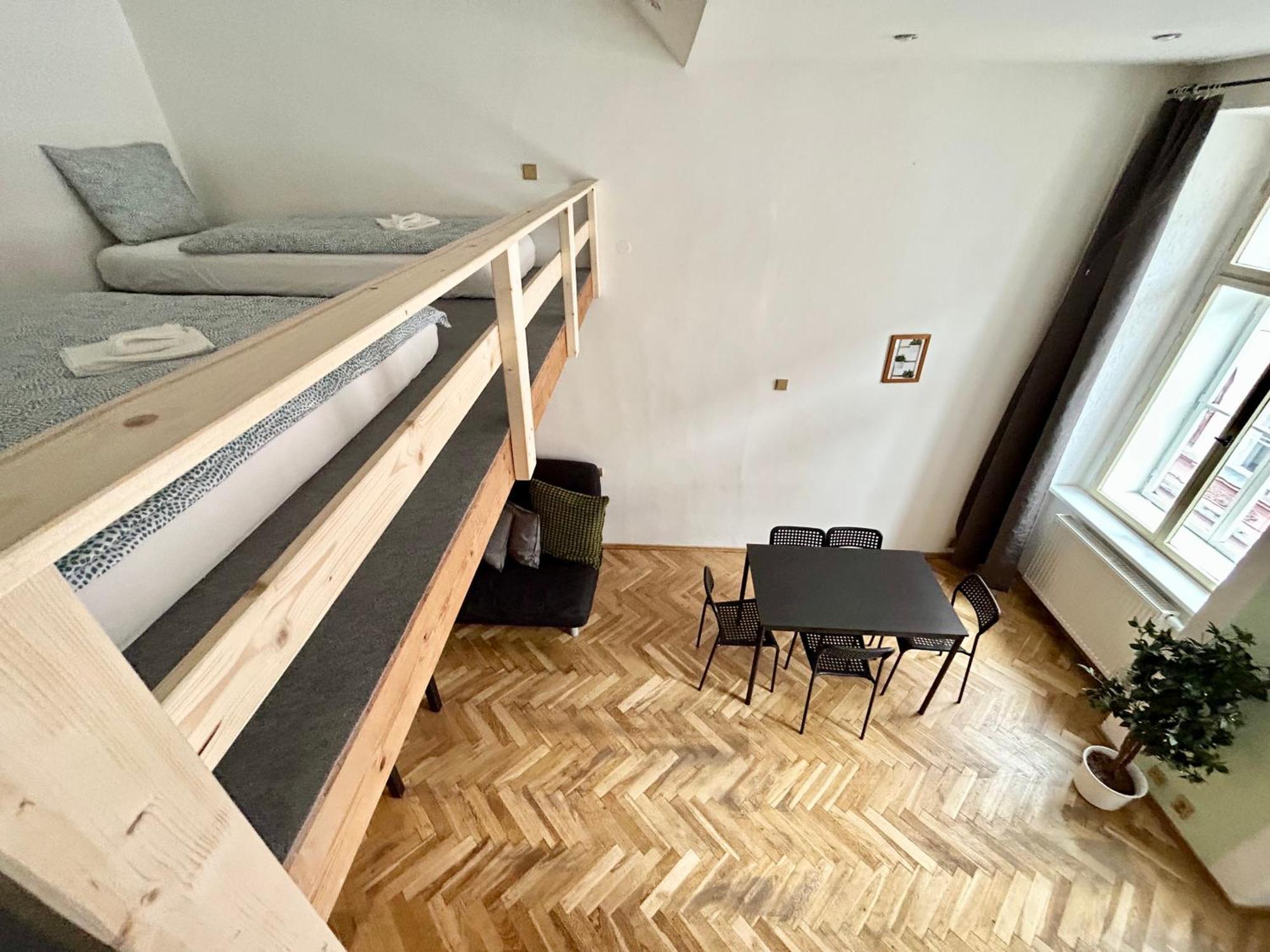 Party House - Ve Smeckach 18, Center!! *