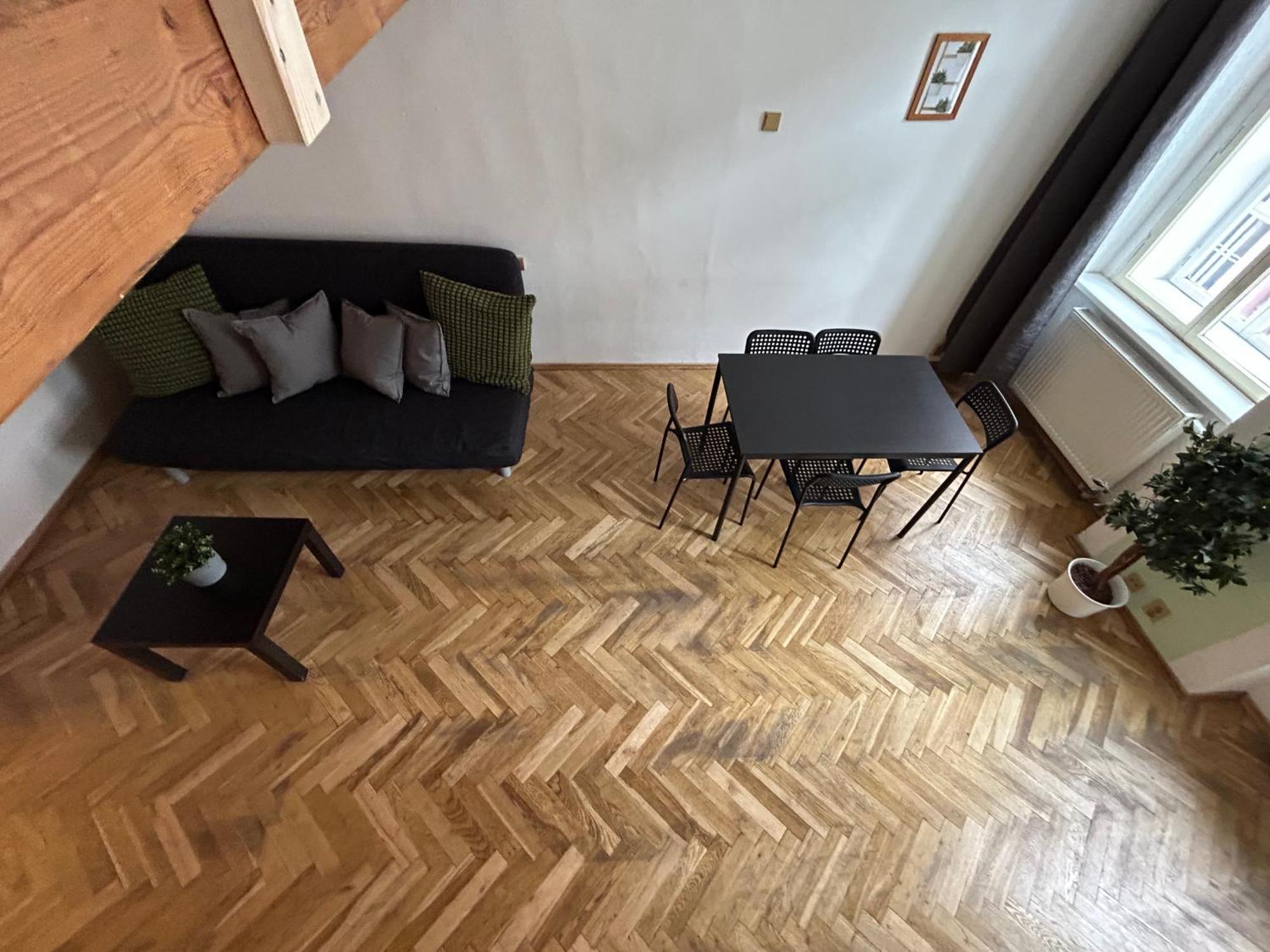 Party House - Ve Smeckach 18, Center!!