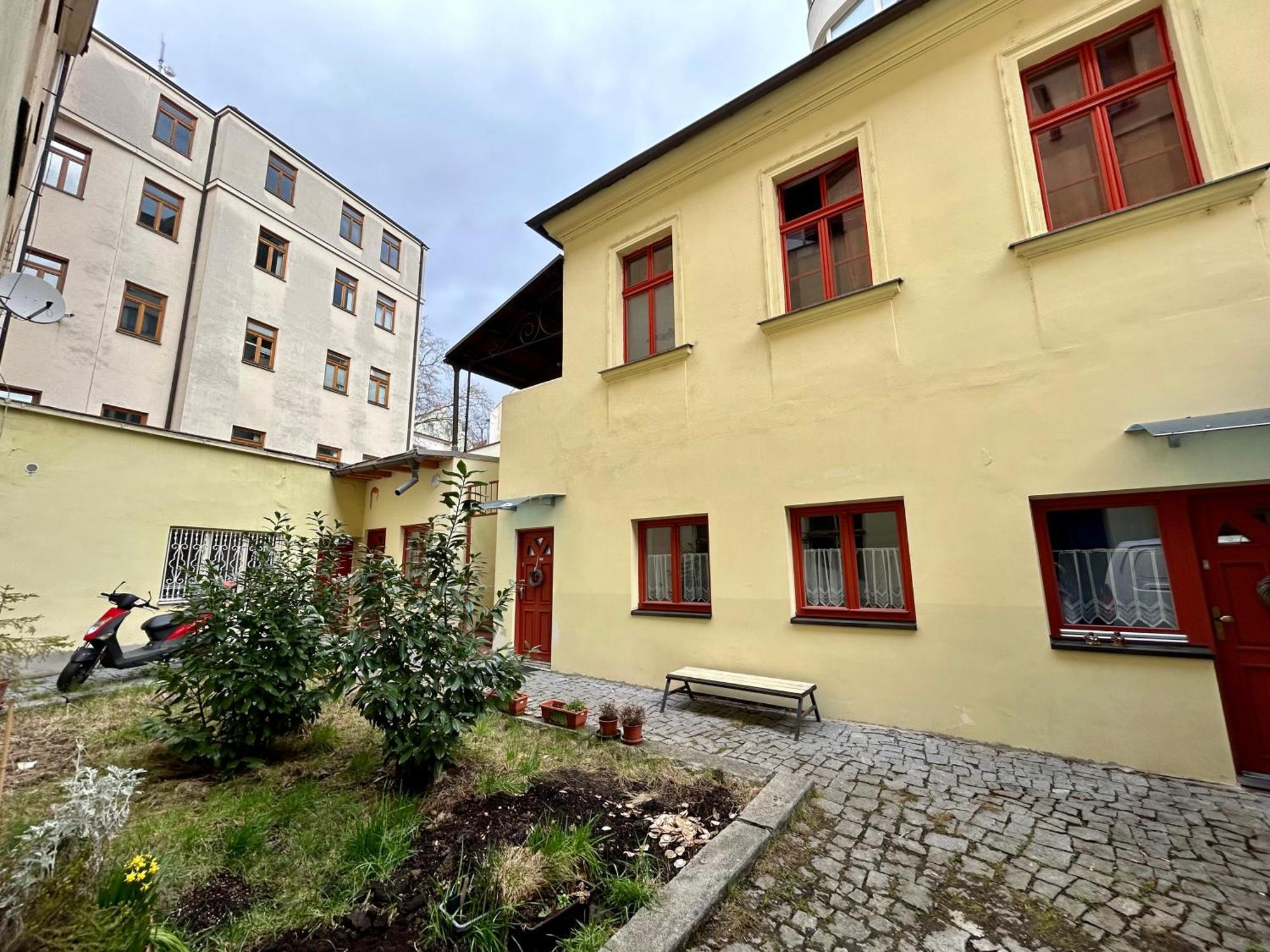 Party House - Ve Smeckach 18, Center!! * Prag