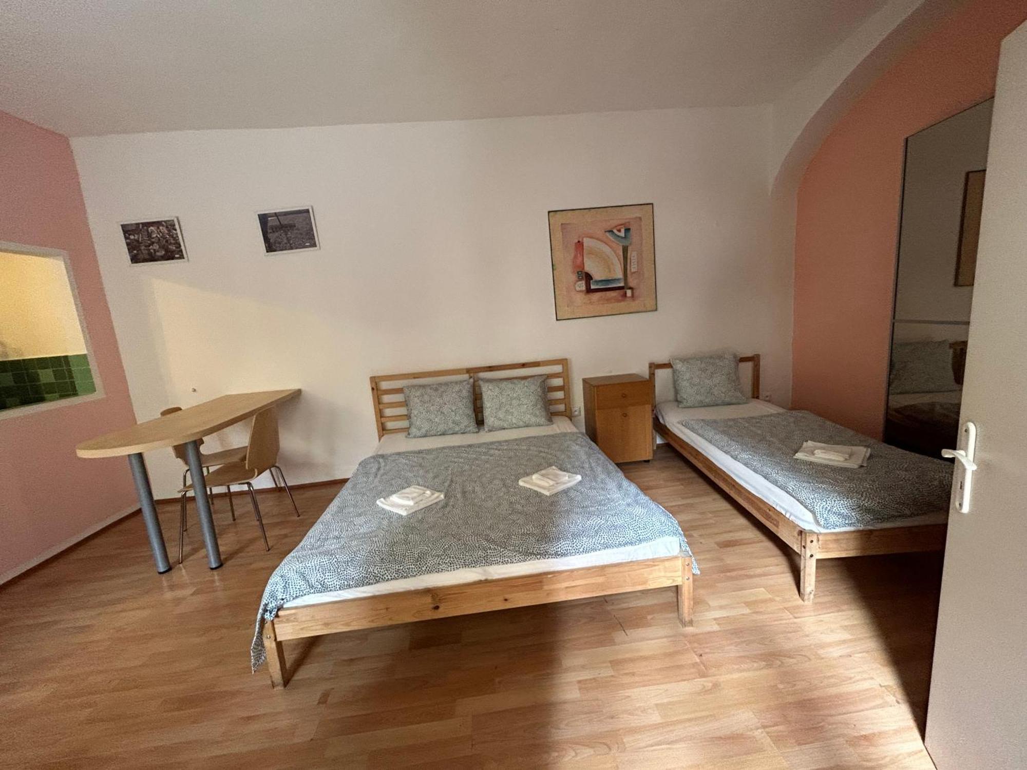 Party House - Ve Smeckach 18, Center!! Apartment