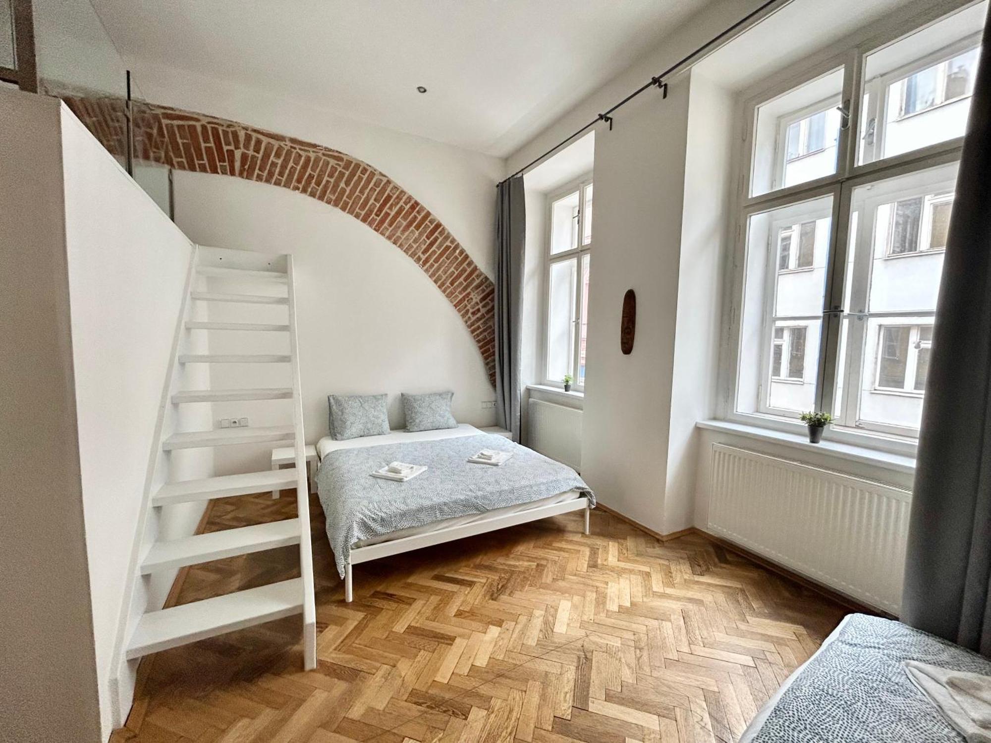 Party House - Ve Smeckach 18, Center!! Apartment