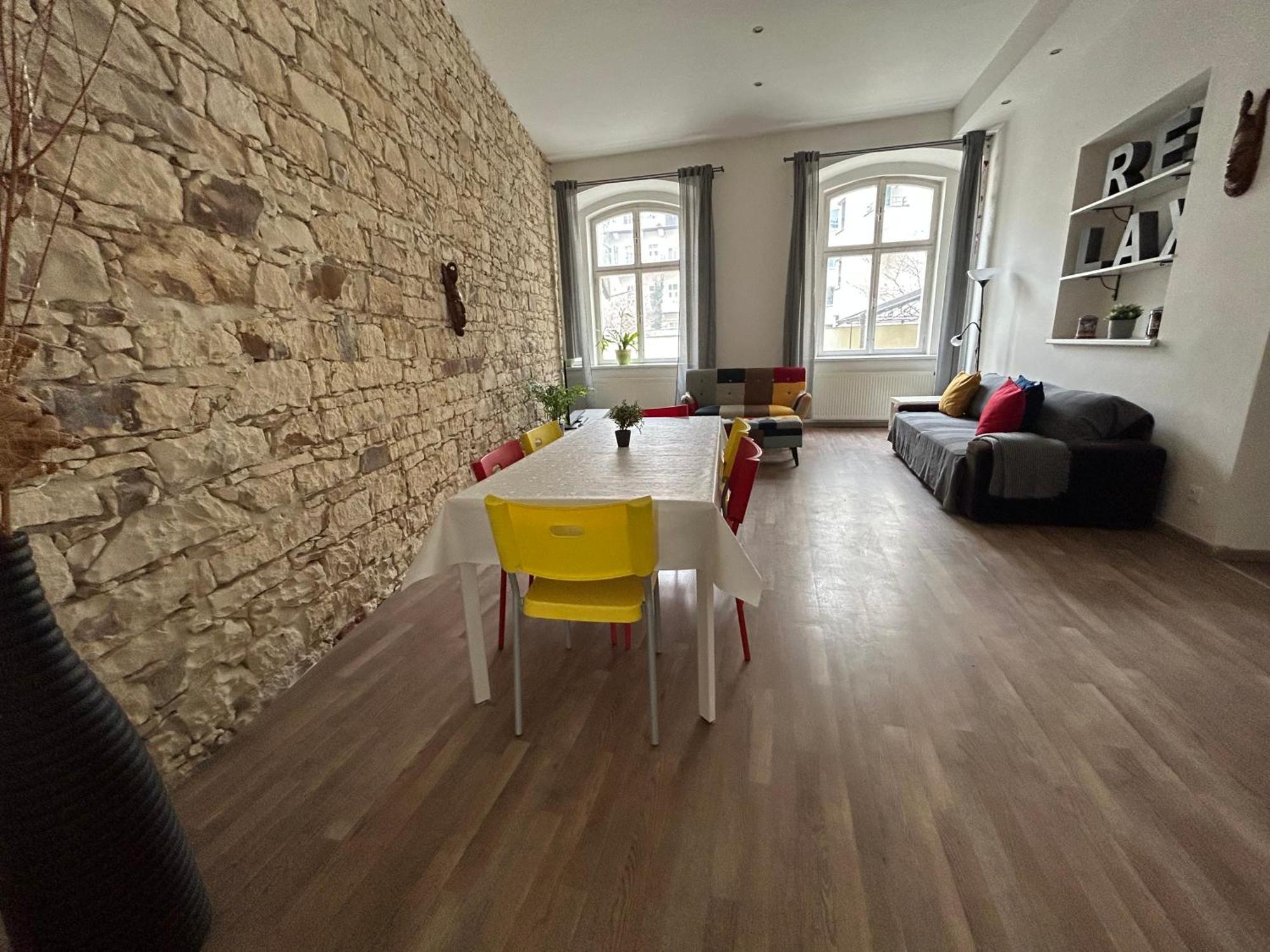 Party House - Ve Smeckach 18, Center!! * Prag