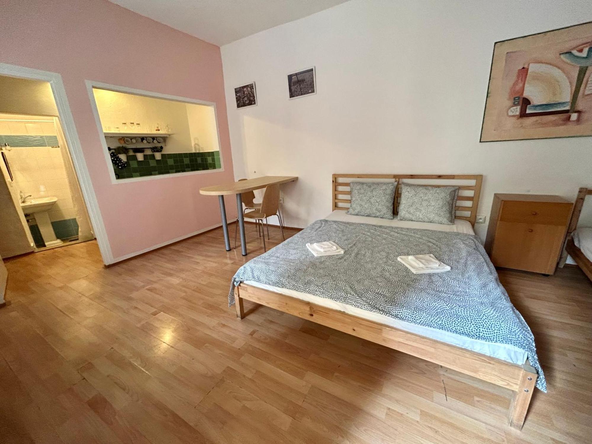 Party House - Ve Smeckach 18, Center!! * Prag