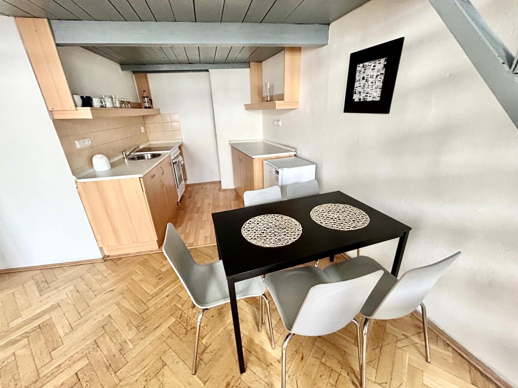 Apartment Party House - Ve Smeckach 18, Center!! Prag