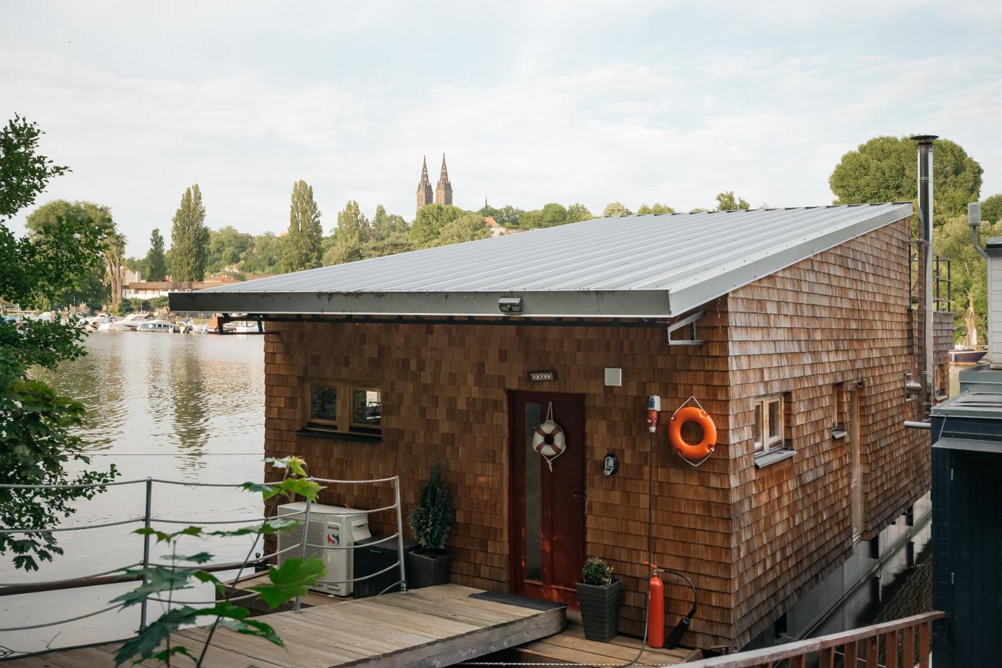 Houseboat Fred Bådhotel Prag