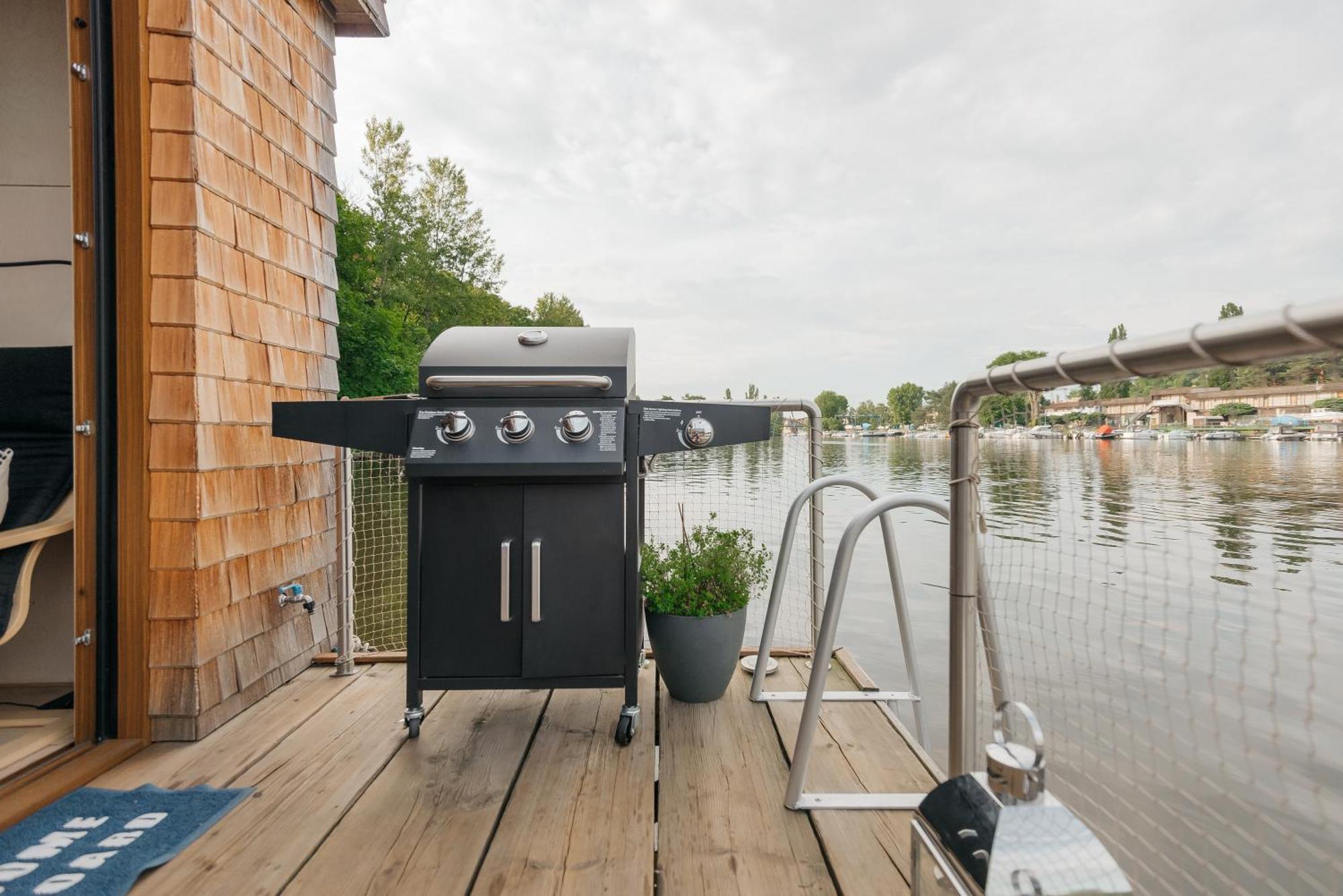 Houseboat Fred * Prag