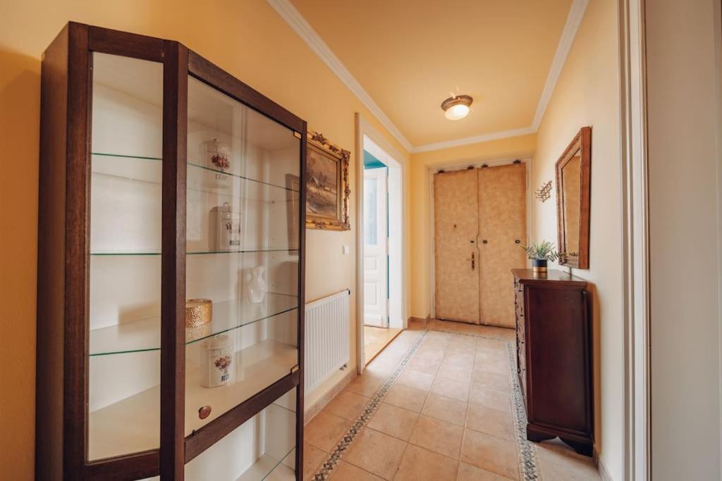Magnificent Historical Penthouse In The Heart Of Lägenhet *