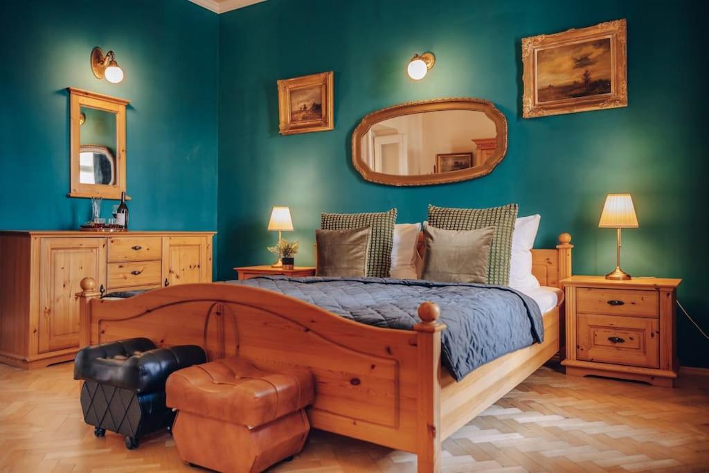 Apartment Magnificent Historical Penthouse In The Heart Of *