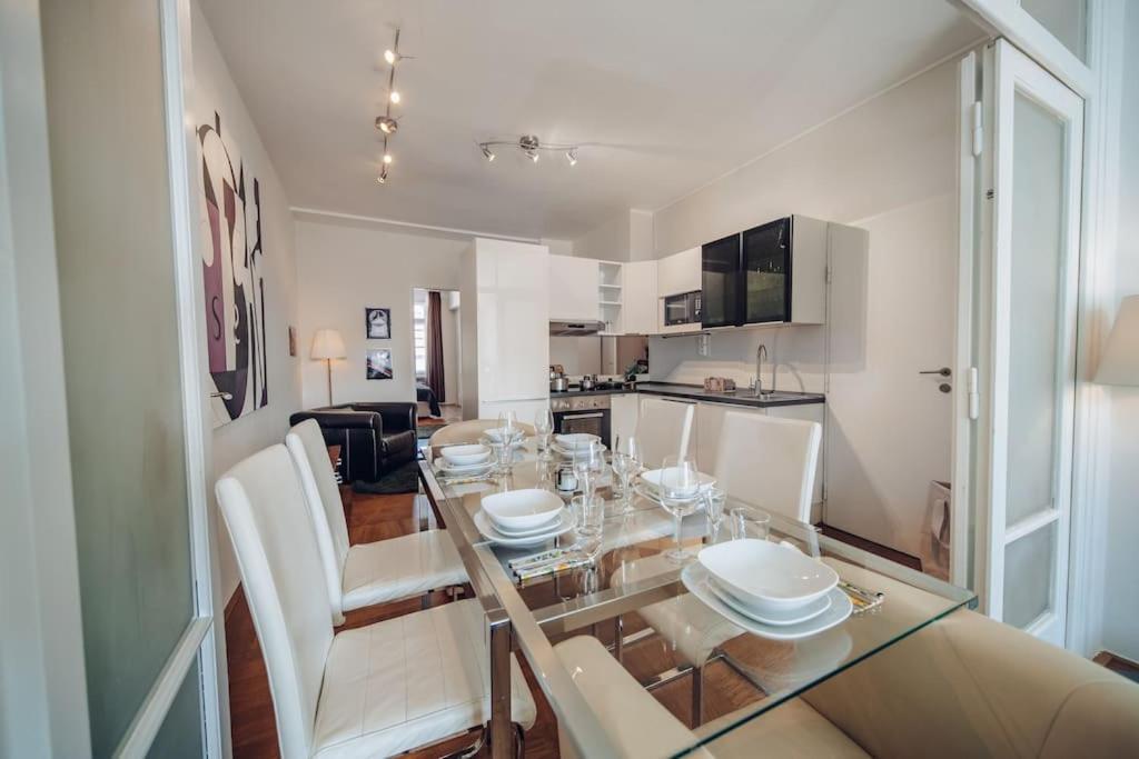 Apartment Downtown 2bd Riverside Near Dancing House *