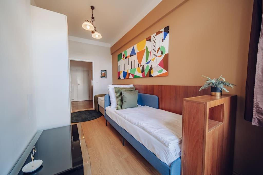 Downtown 2bd Riverside Near Dancing House Apartment *