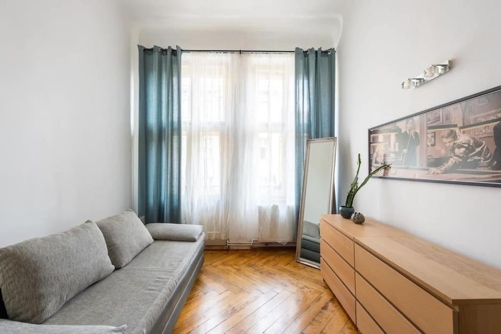 Spacious With Balcony At Wenceslas Sq Apartmán Praha