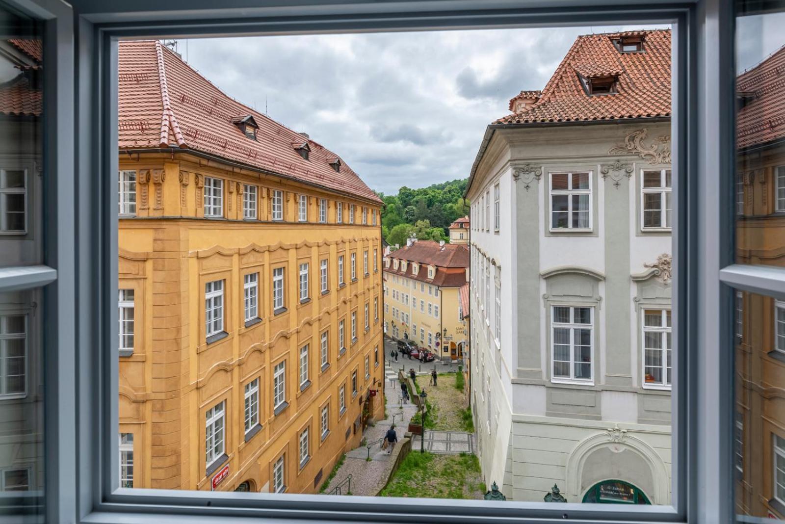 Primavera - Castle View * Prag
