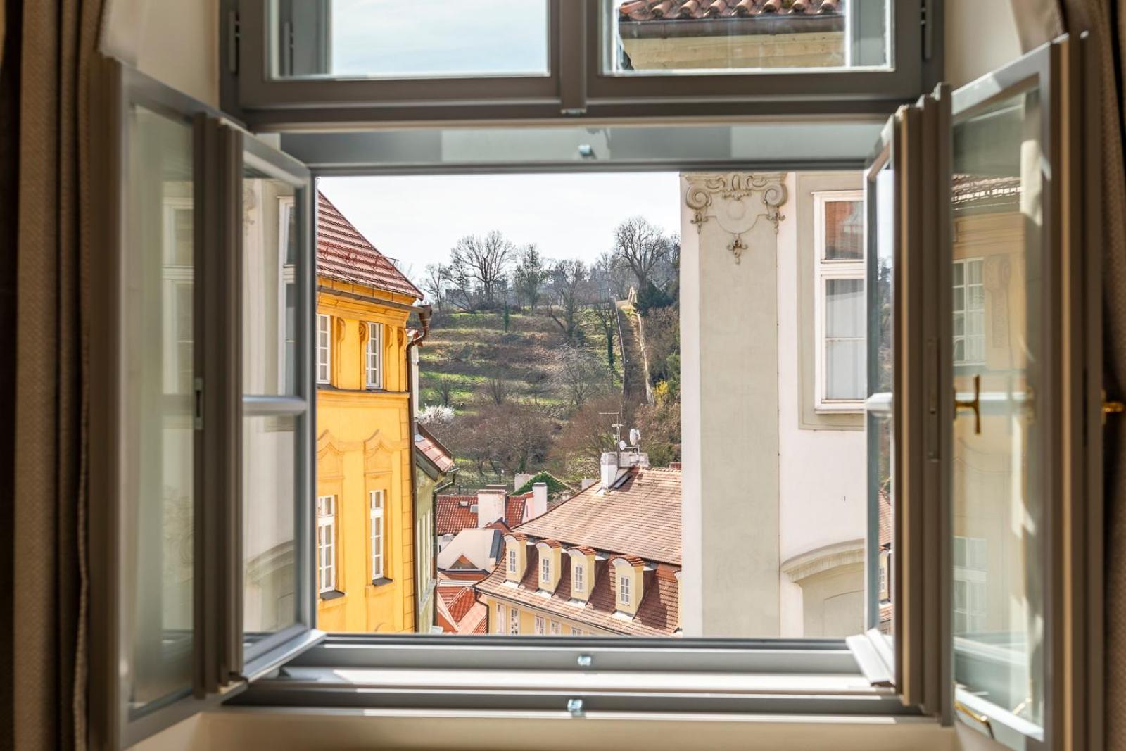 Primavera - Castle View *