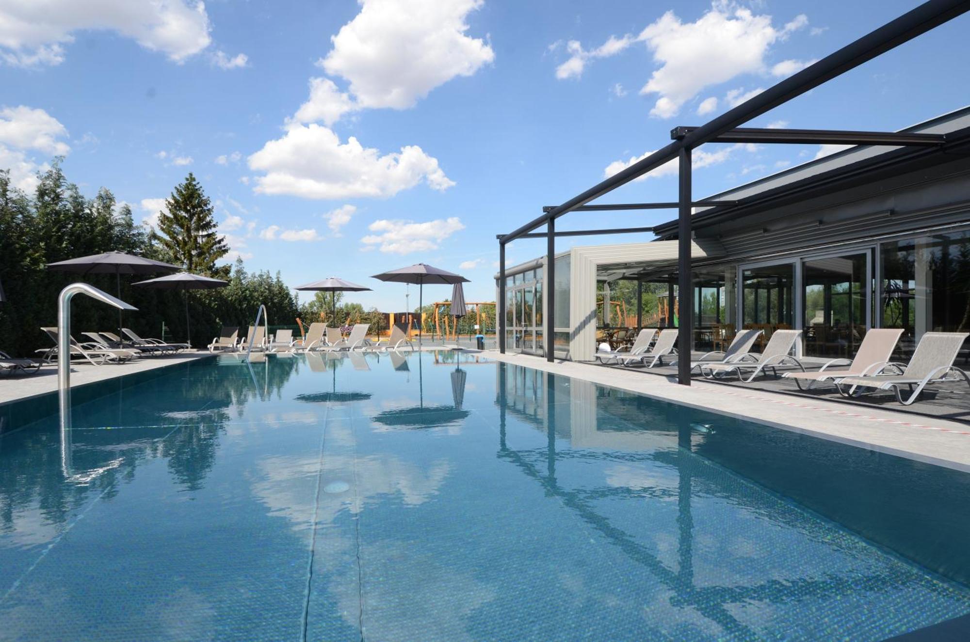 Aura Design&garden Pool Prag