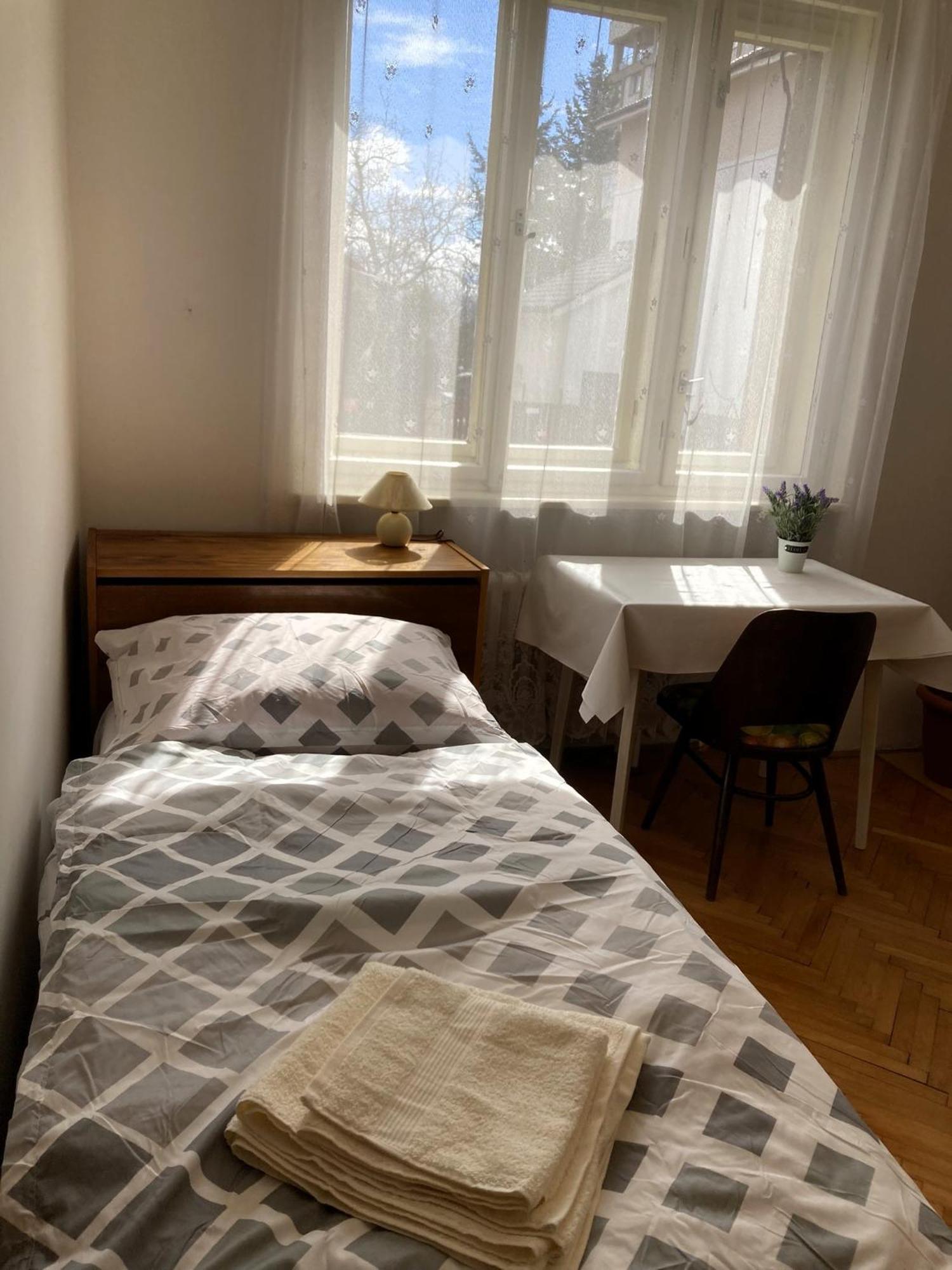 Spacious - Free Parking! Apartment Prag