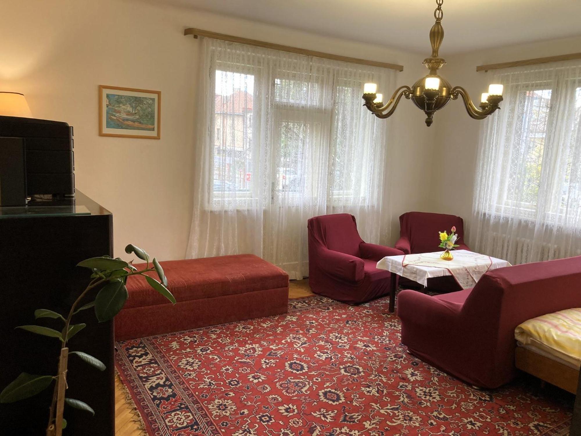 Spacious - Free Parking! Apartment Prag